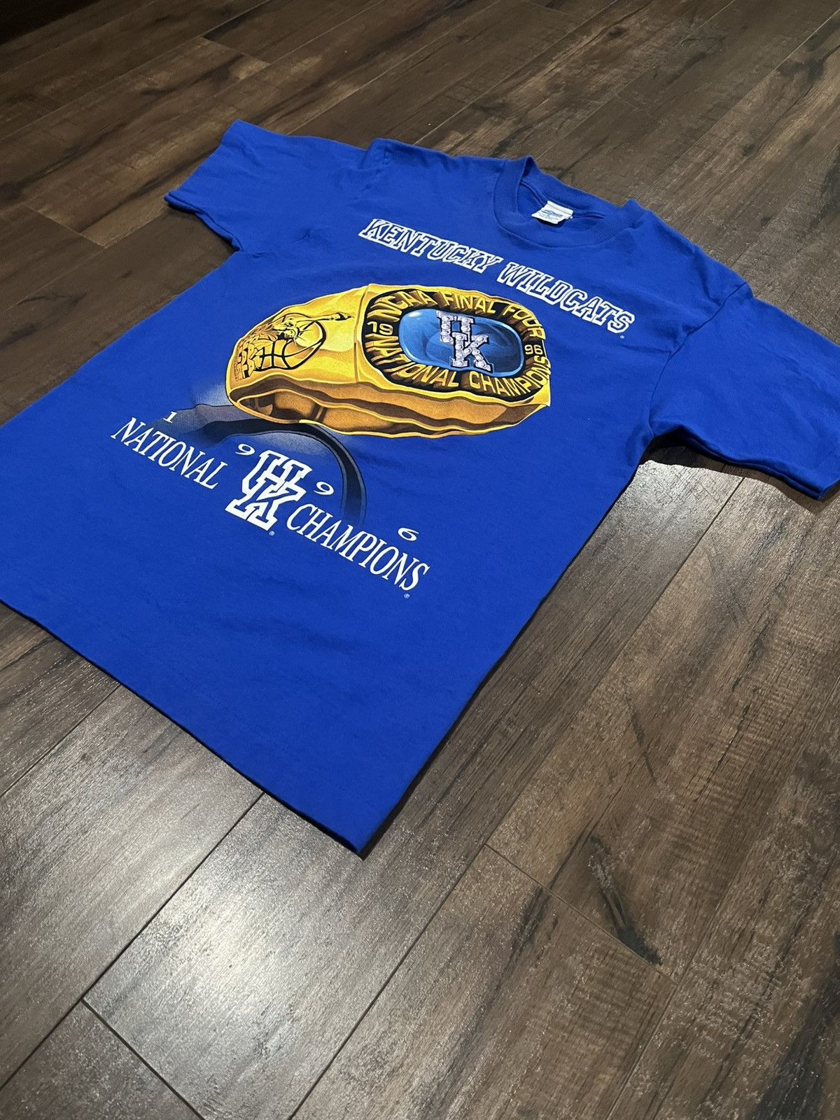 Vintage Vintage 1996 Kentucky Wildcats Championship Ring Tee Size US M / EU 48-50 / 2 - 2 Thumbnail