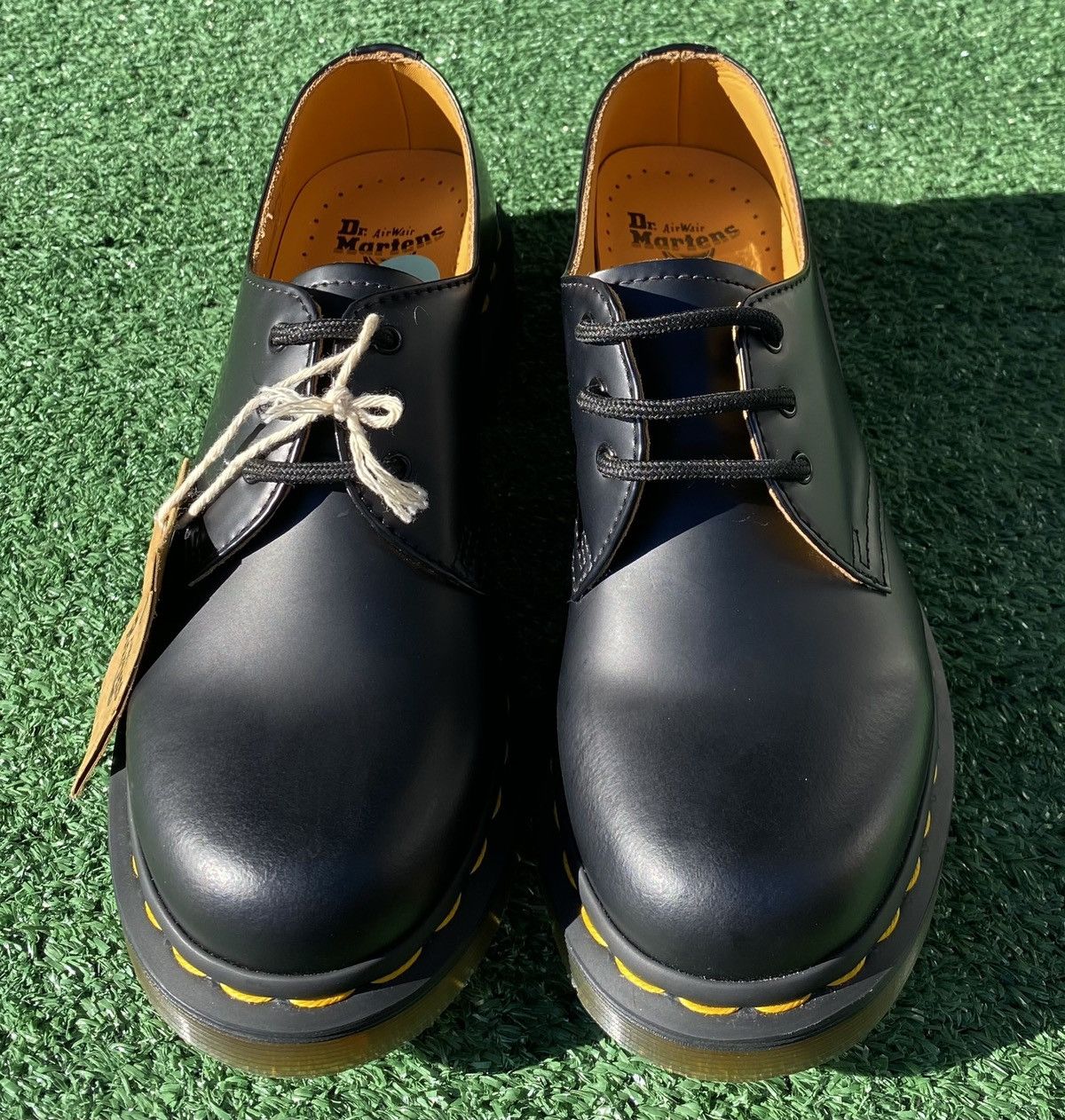 New Martens Air Wair Smooth 11837 Leather Oxfords