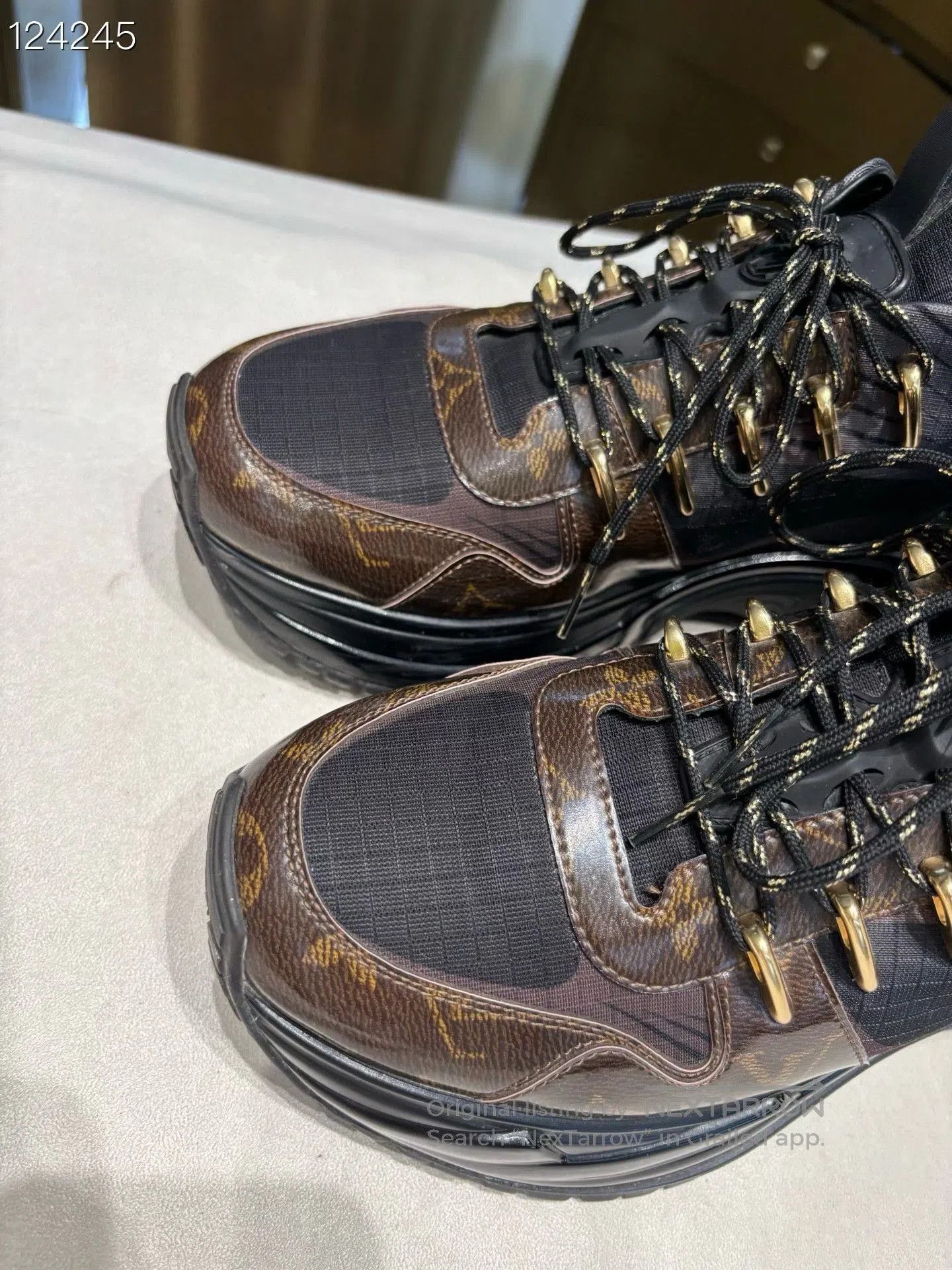 Louis Vuitton Louis Vuitton Run Away Low. Size US 6 / EU 39 - 2 Thumbnail