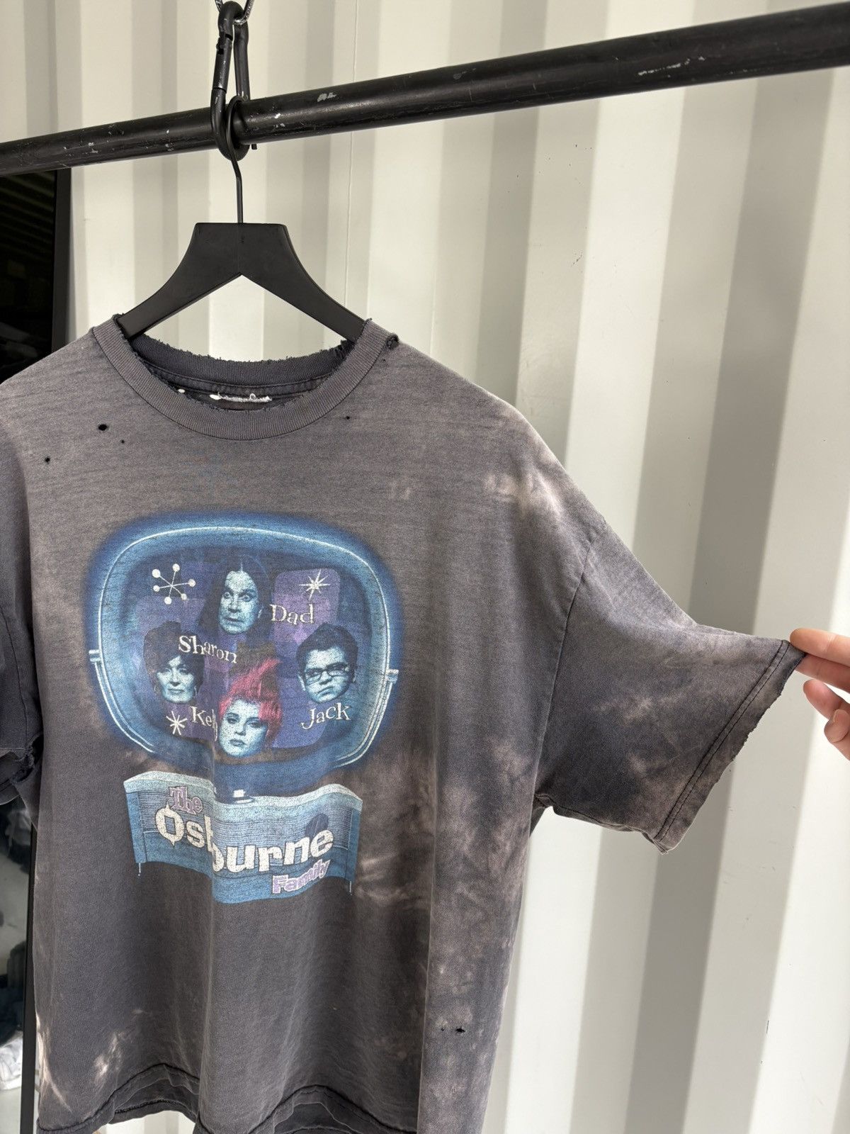 Vintage Vintage Osbourne Family Faded Distressed Shirt Band GRUNGE Size US XL / EU 56 / 4 - 2 Thumbnail