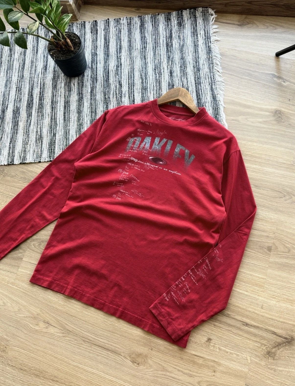 Oakley VINTAGE OAKLEY LONG SLEEVE RED STREET WEAR STYLE Size M Size US M / EU 48-50 / 2 - 3 Thumbnail