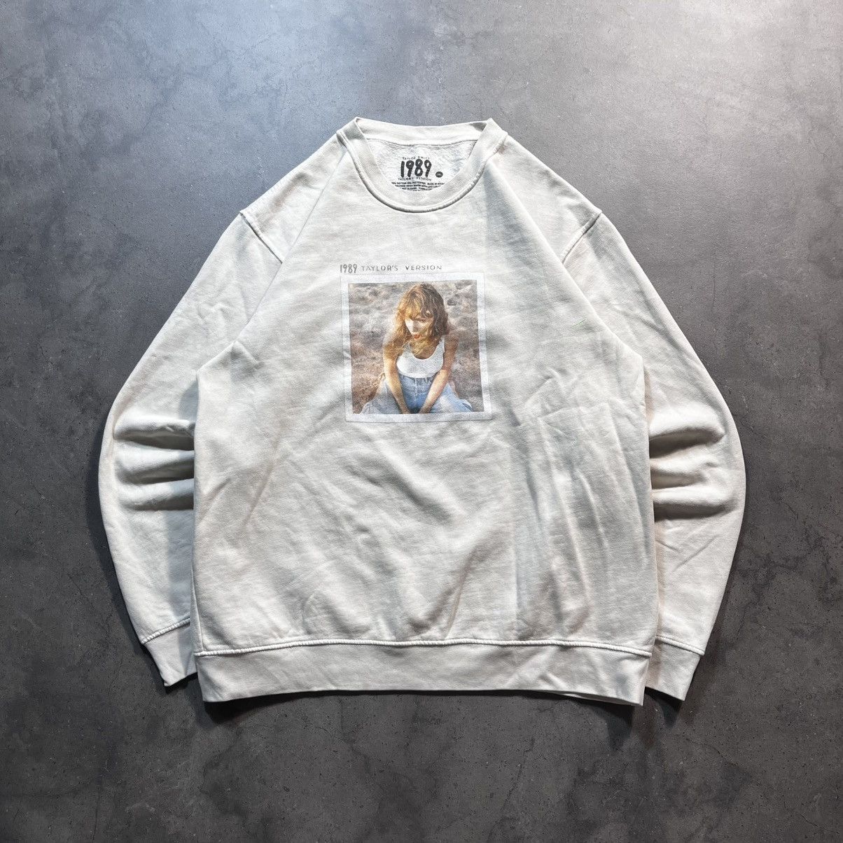 Band Tees Rare Taylor Swift 1989 Taylors Version Crewneck Sweatshirt Size US XL / EU 56 / 4 - 1 Thumbnail