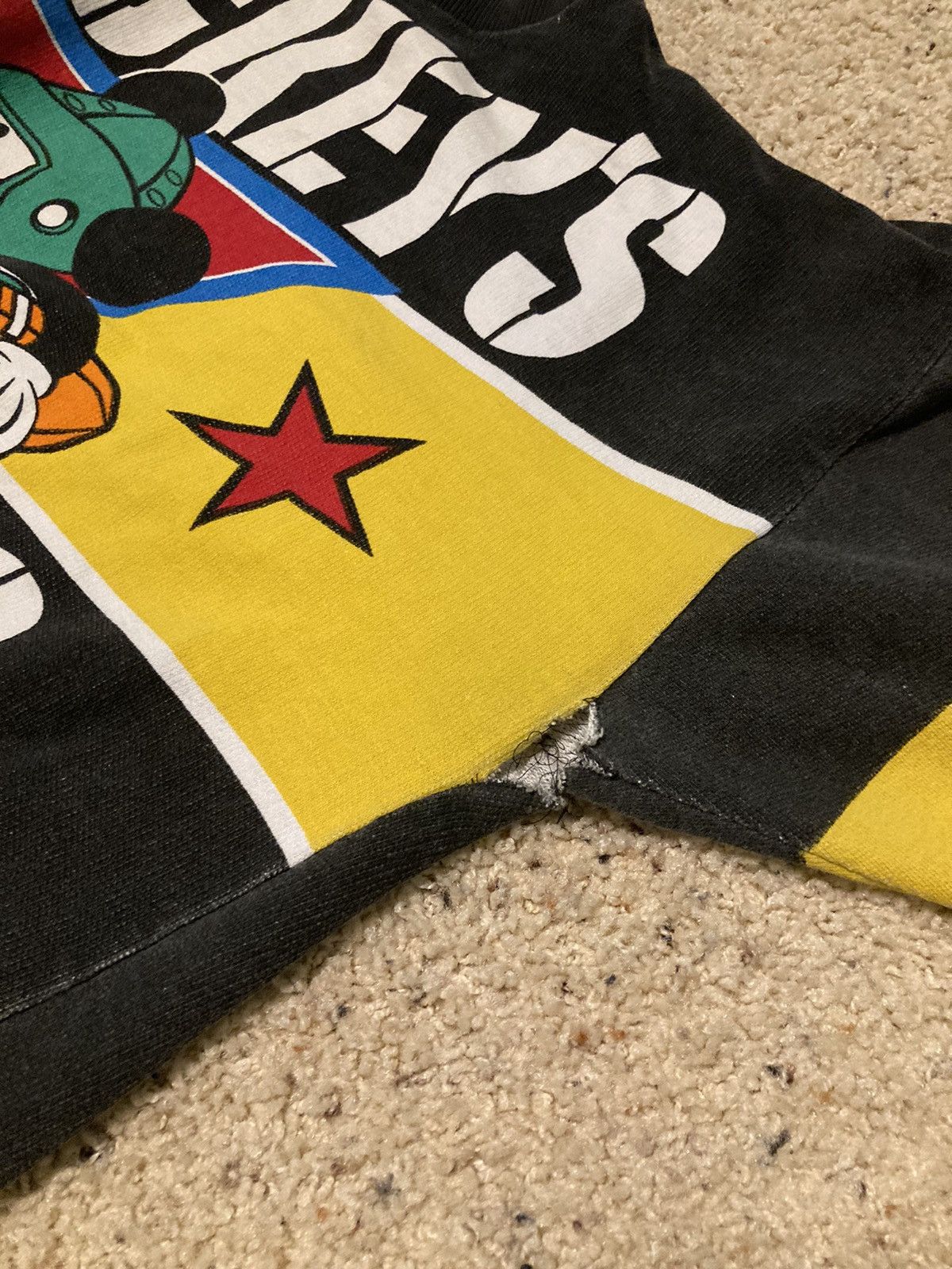 Disney × Mickey Mouse × Vintage Mickey’s Raiders Vintage Disney JG Hook 80s/90s Crewneck Size US M / EU 48-50 / 2 - 8 Thumbnail