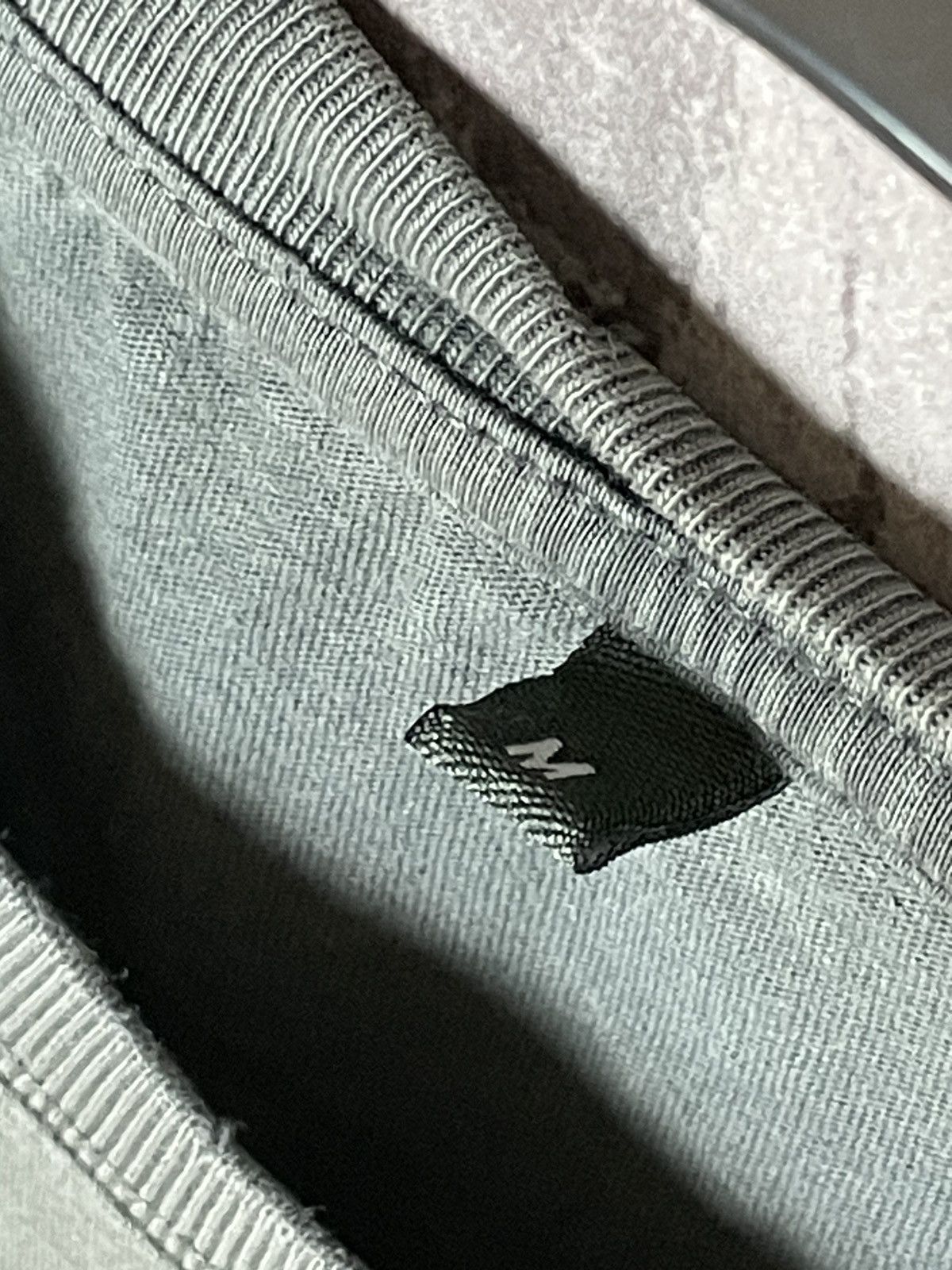 Salomon × Vintage SALOMON 00s Grey “Diiirty” Logo Gorpcore T SHIRT Size US M / EU 48-50 / 2 - 8 Thumbnail