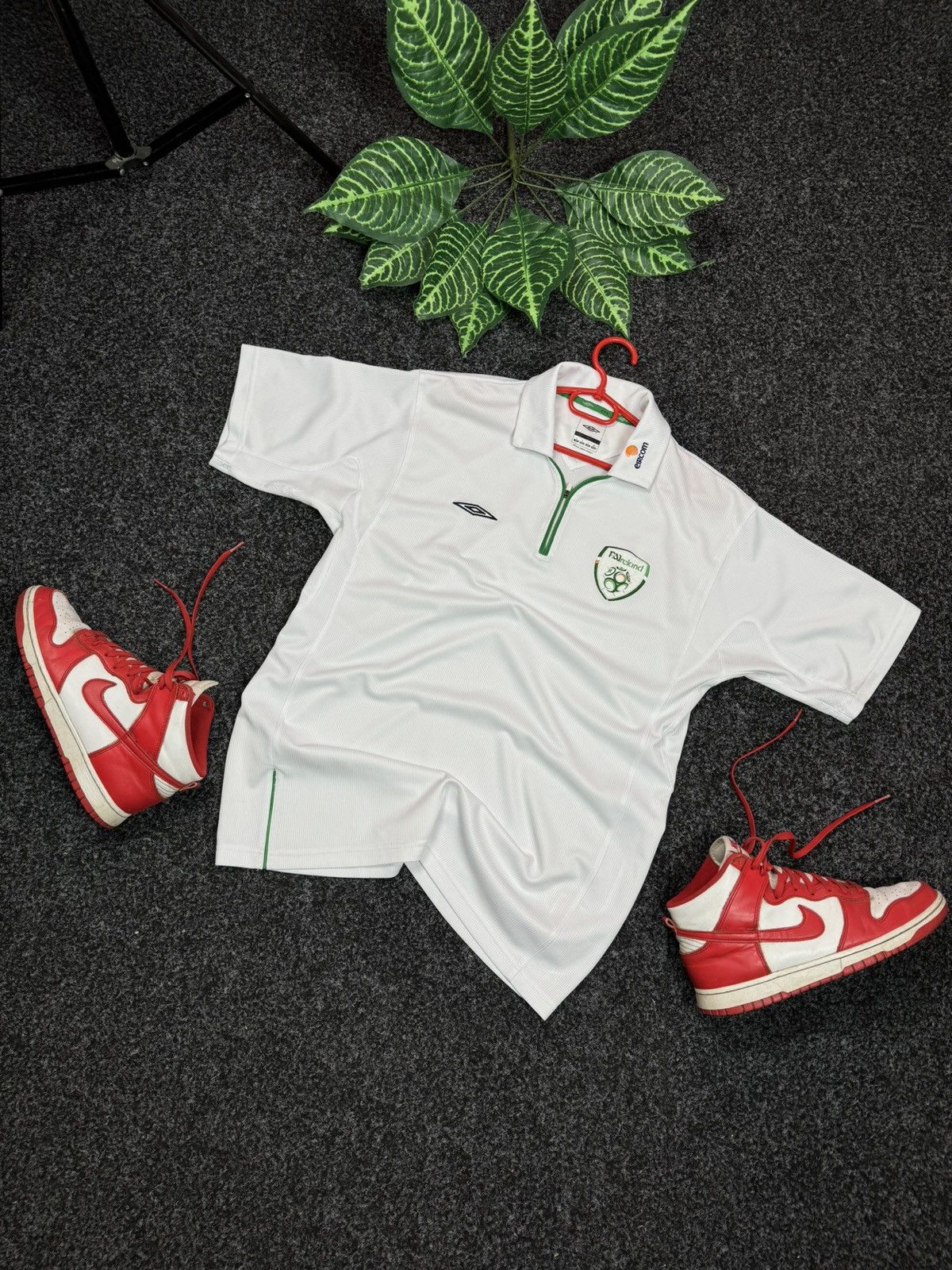 Umbro OFFICIAL UMBRO PRODUCT FAlreland SIZE L Size US L / EU 52-54 / 3 - 23 Thumbnail