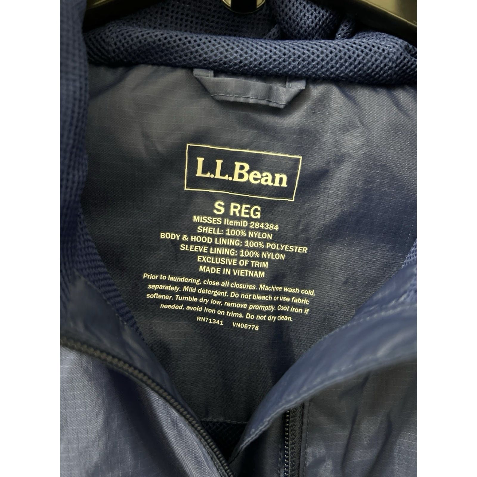 Rains LL Bean Rain Jacket Womens Sz Small Blue Full Zip Windbreaker 27.5” Length 21” Pit to Pit Packable Removable Hood Wind-Resistant 3 Size S / US 4 / IT 40 - 4 Thumbnail