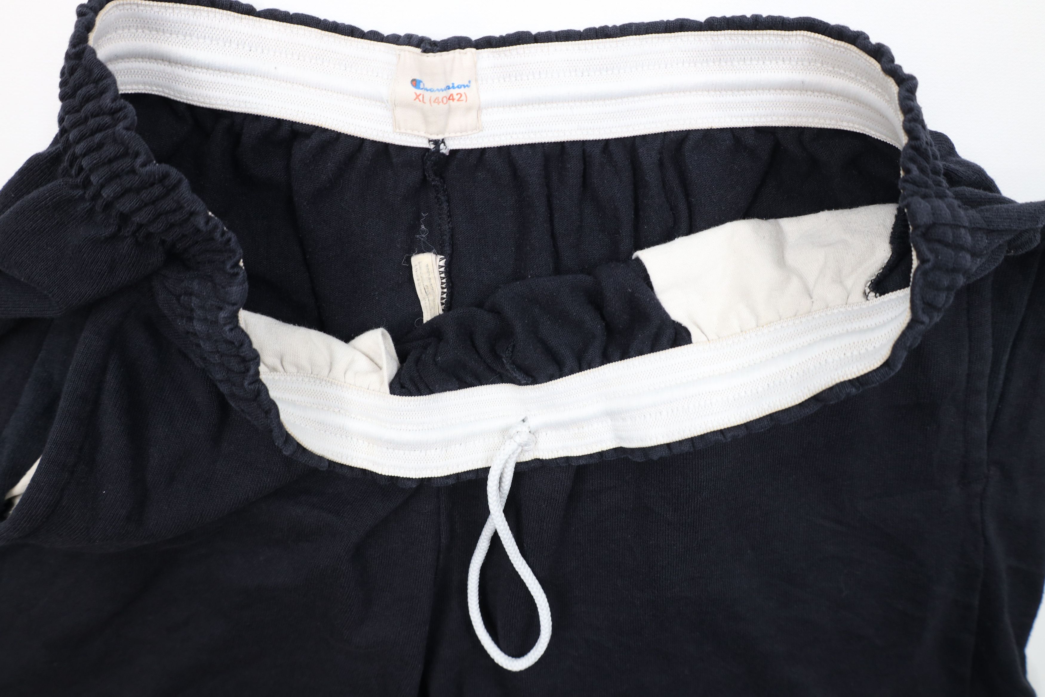 Champion Vintage 90s Champion Above Knee Heavyweight Shorts Black Size US 36 / EU 52 - 8 Thumbnail