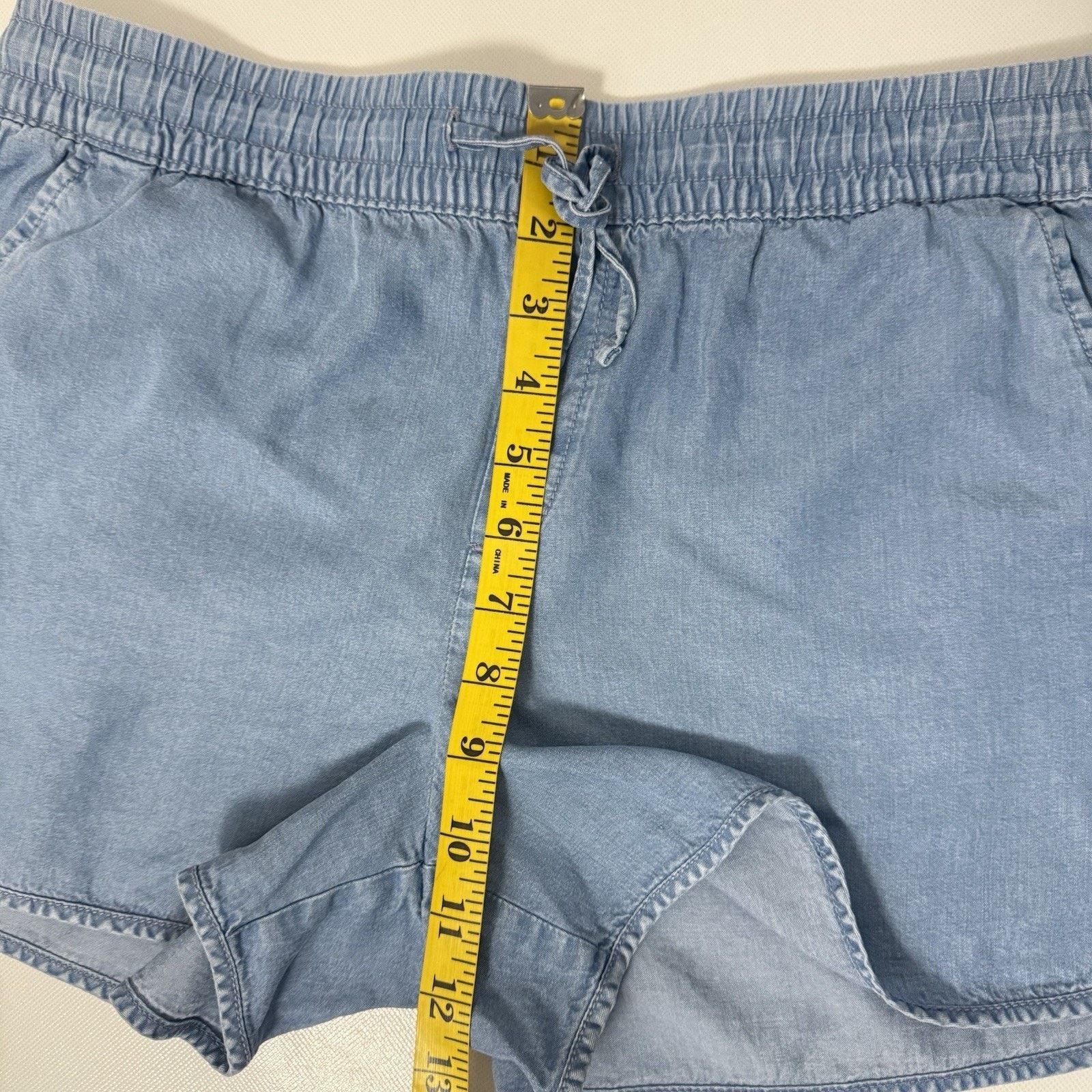 Gap Gap 1969 Shorts Blue Tencel Denim Beachy Chambray Preppy Size 30" / US 8 / IT 44 - 6 Thumbnail