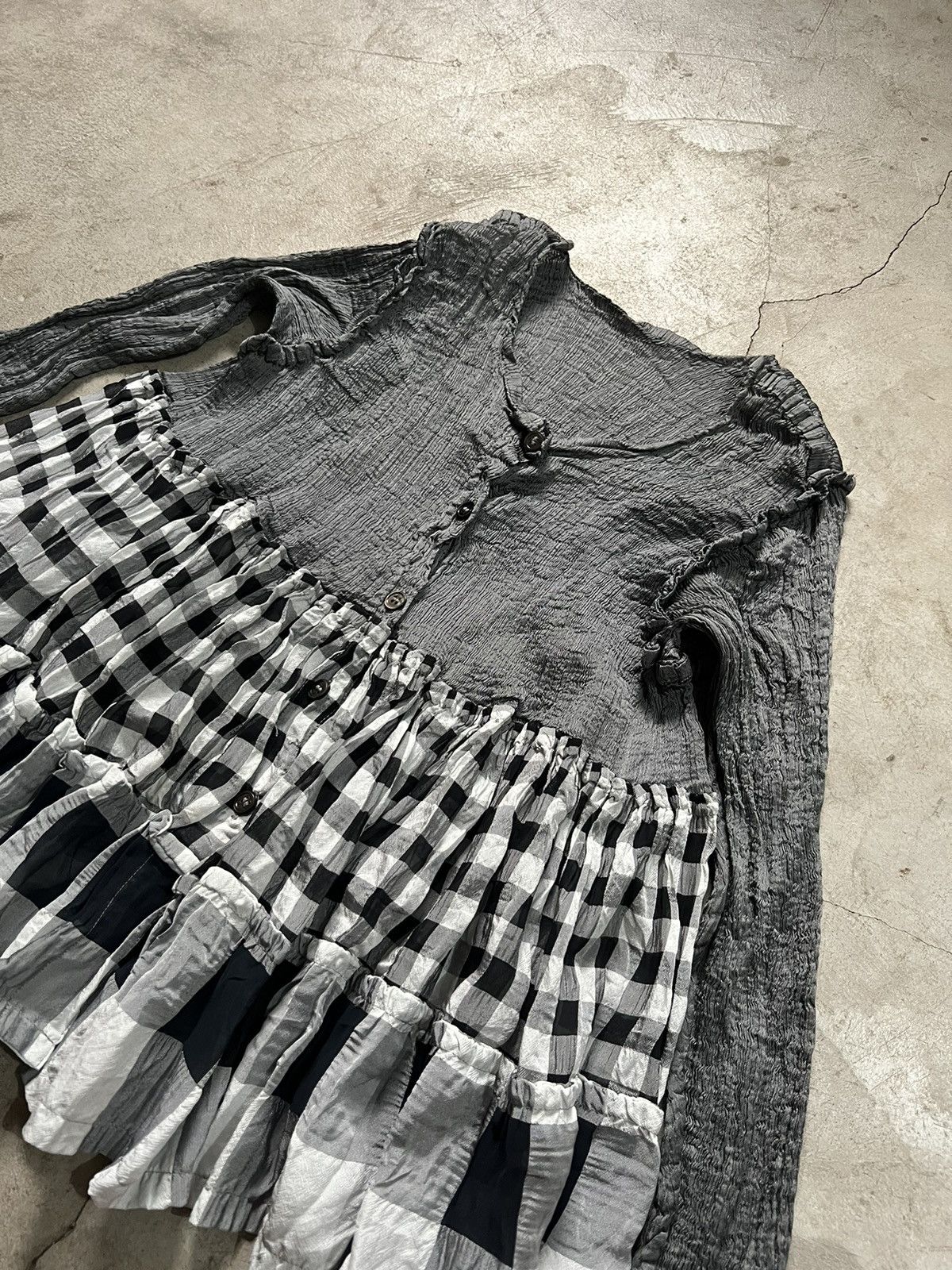 Issey Miyake × Japanese Brand × Pleats Please Issey Miyake Issey Miyake Me Pleated Grey Checkered Womens Top Size S / US 4 / IT 40 - 2 Thumbnail