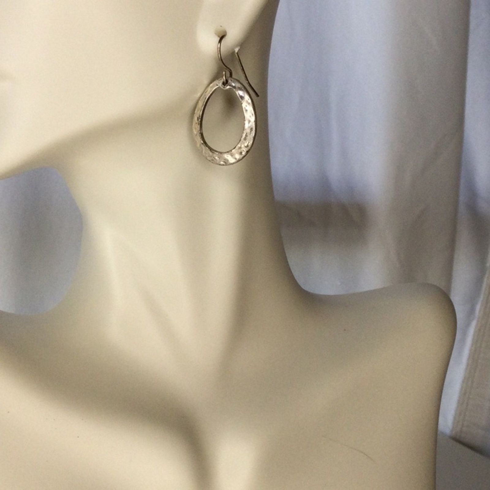 Other Silver Tone Small Vintage 1980's Hammered Oval Earrings Size ONE SIZE - 10 Thumbnail