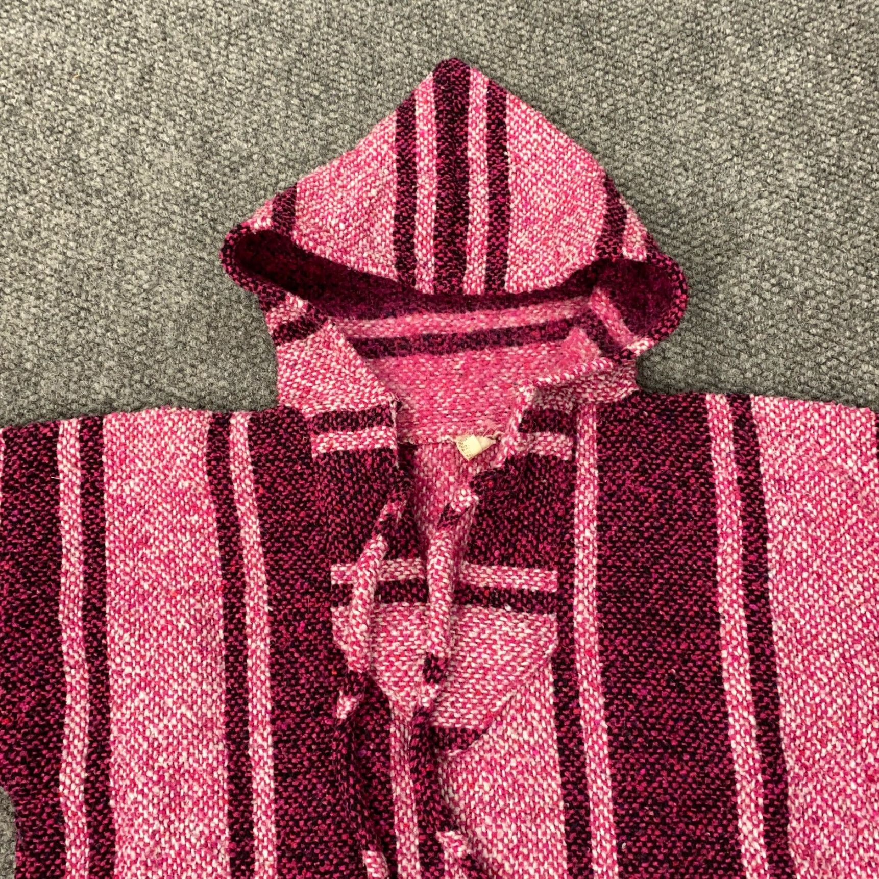Pinko VINTAGE Artesanias Cuamatzi Hoodie Mens Small Pink Striped Poncho Mexico Drug Rug Size US S / EU 44-46 / 1 - 3 Thumbnail