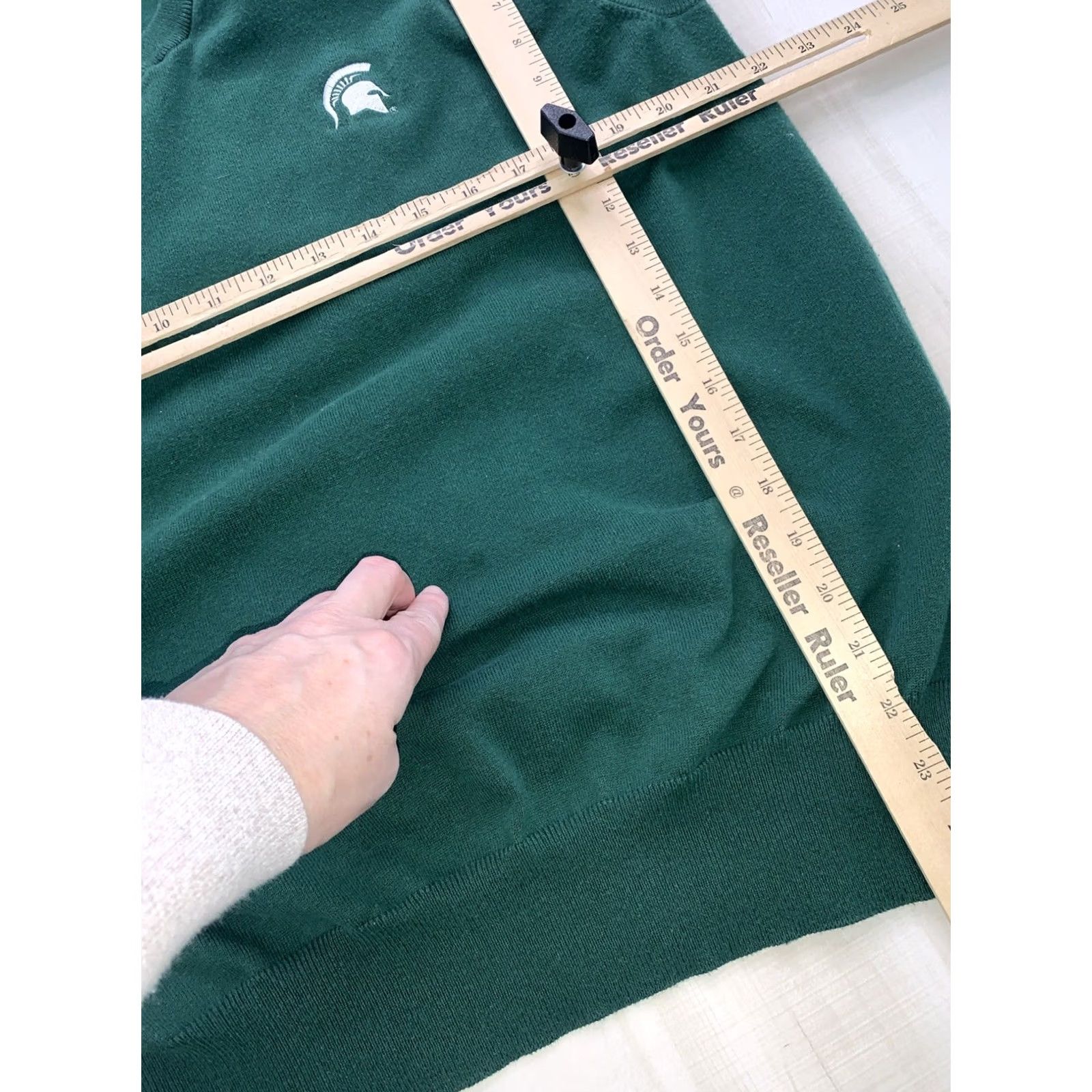 Vintage VINTAGE Vesi Sportswear Green Knit V-Neck Sweater Vest Men Large Embroidered 90s University Golf Casualeth Size US L / EU 52-54 / 3 - 5 Thumbnail