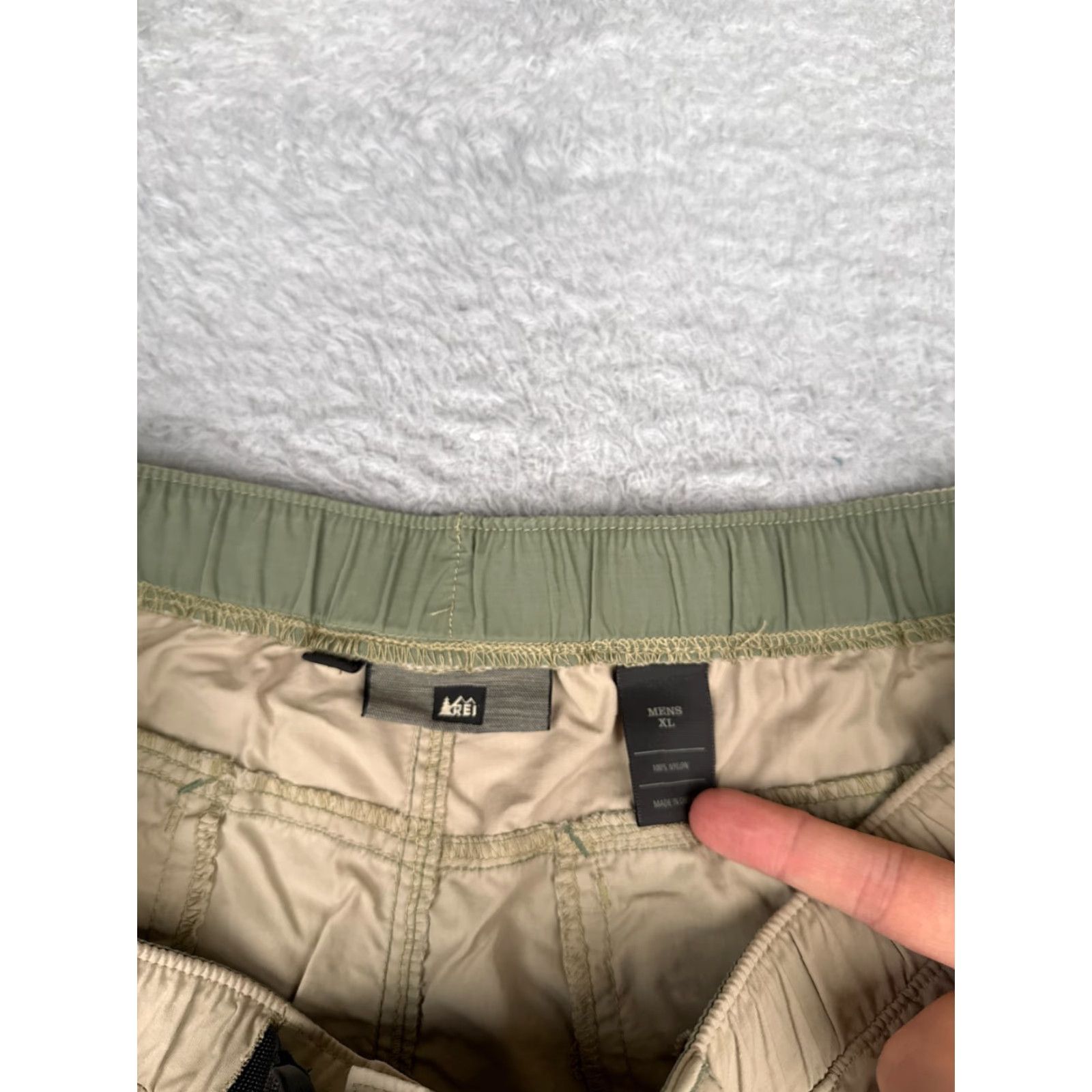 Vintage REI Shorts Men Cargo Nylon Beige 38x9 XL Sport Hiking Camp Fishing Belted Pockets Cargo Pocket Regular Men Size US 36 / EU 52 - 7 Thumbnail