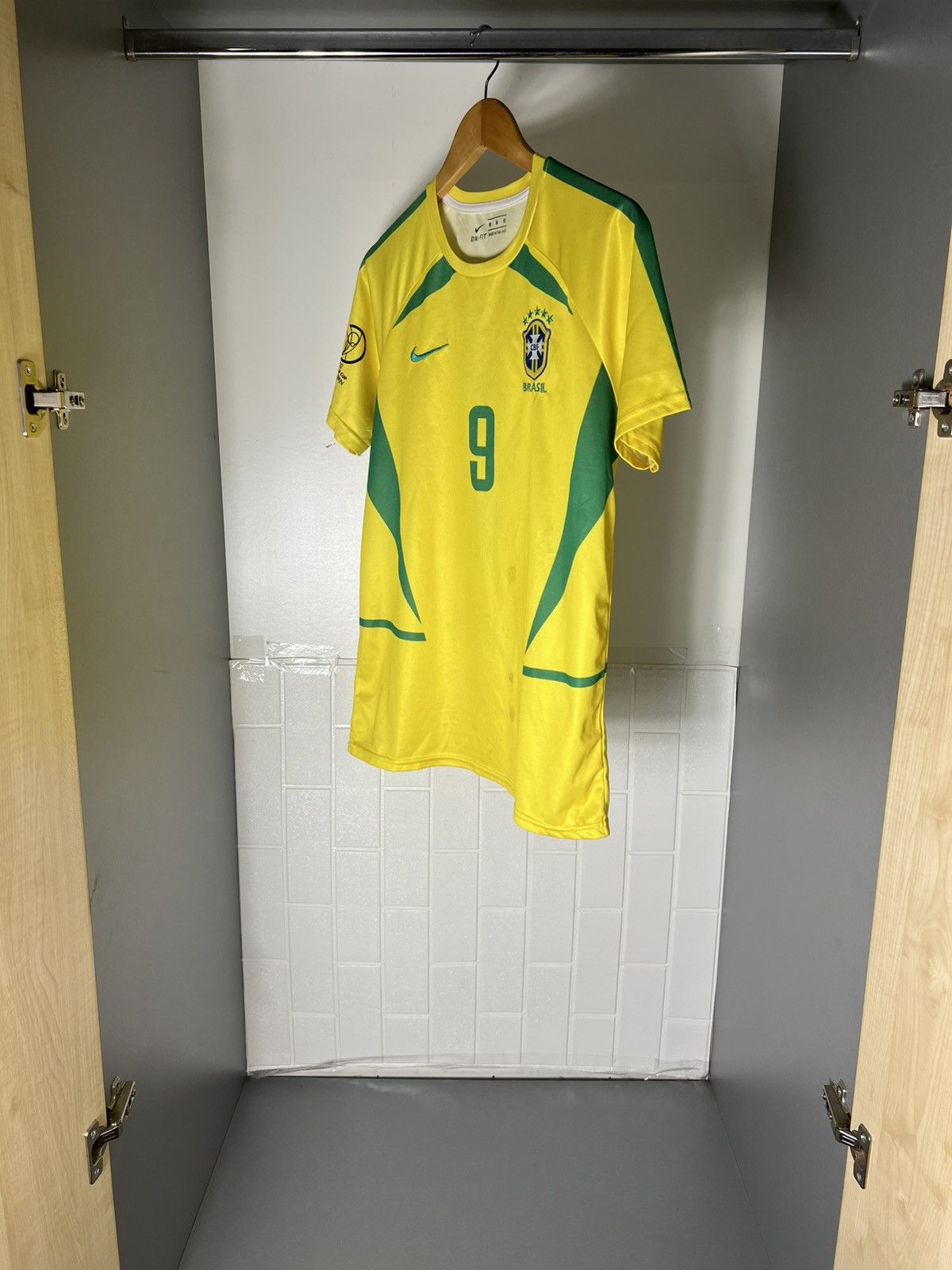 Vintage VERY RARE BRAZIL RETRO SOCCER JERSEY RONALDO BLOKE Y2K 90s Size US M / EU 48-50 / 2 - 12 Thumbnail