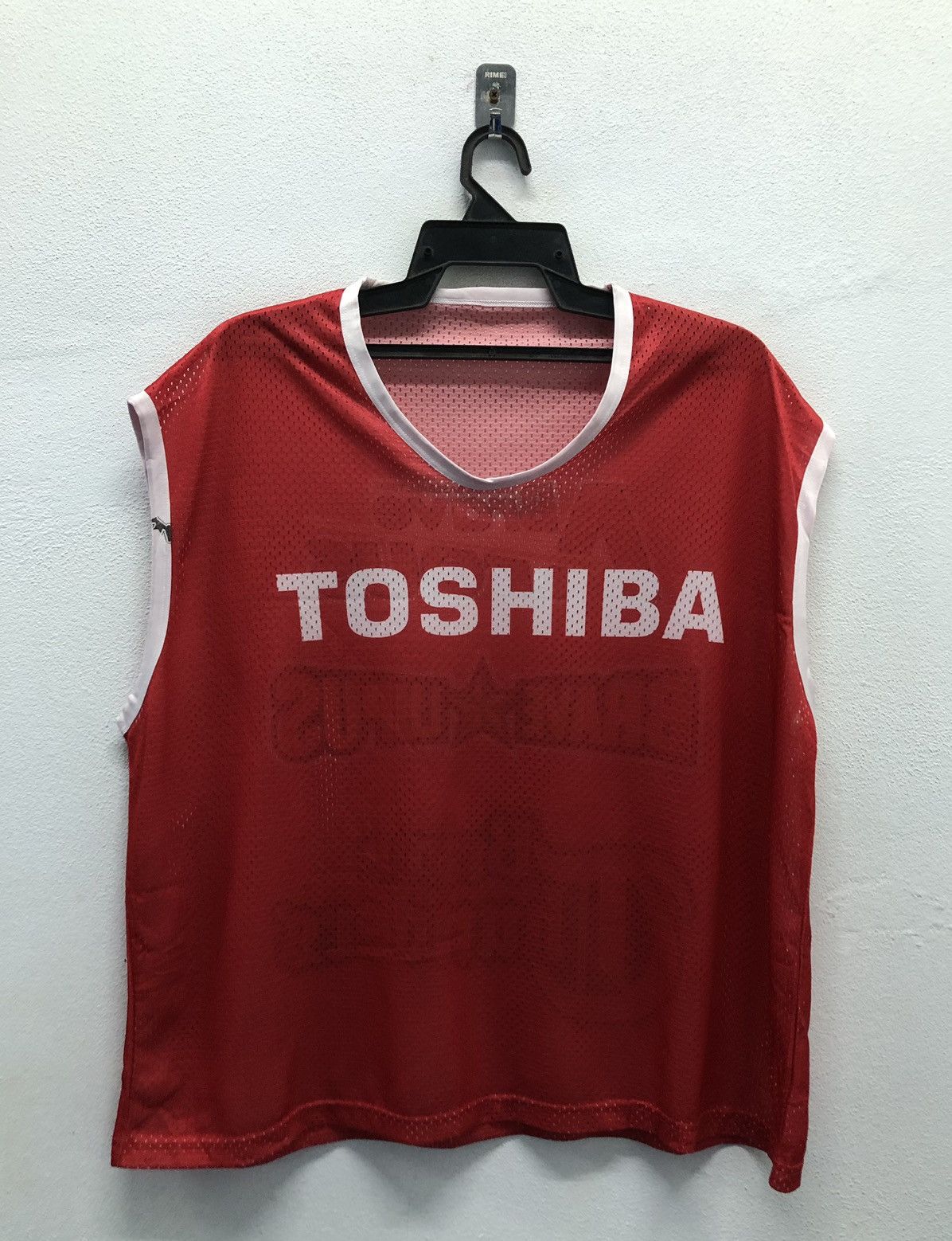 Vintage Vintage Toshiba Basketball Team Sleeveless Jersey Size US XL / EU 56 / 4 - 2 Thumbnail