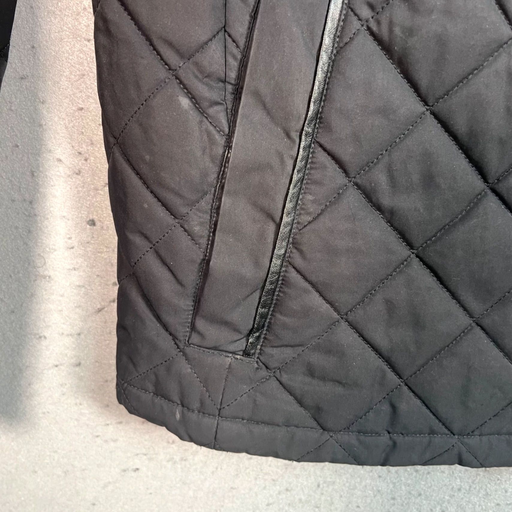 Saks Fifth Avenue VINTAGE Saks Fifth Avenue Quilted Black Jacket Womens Size Medium Size M / US 6-8 / IT 42-44 - 7 Thumbnail