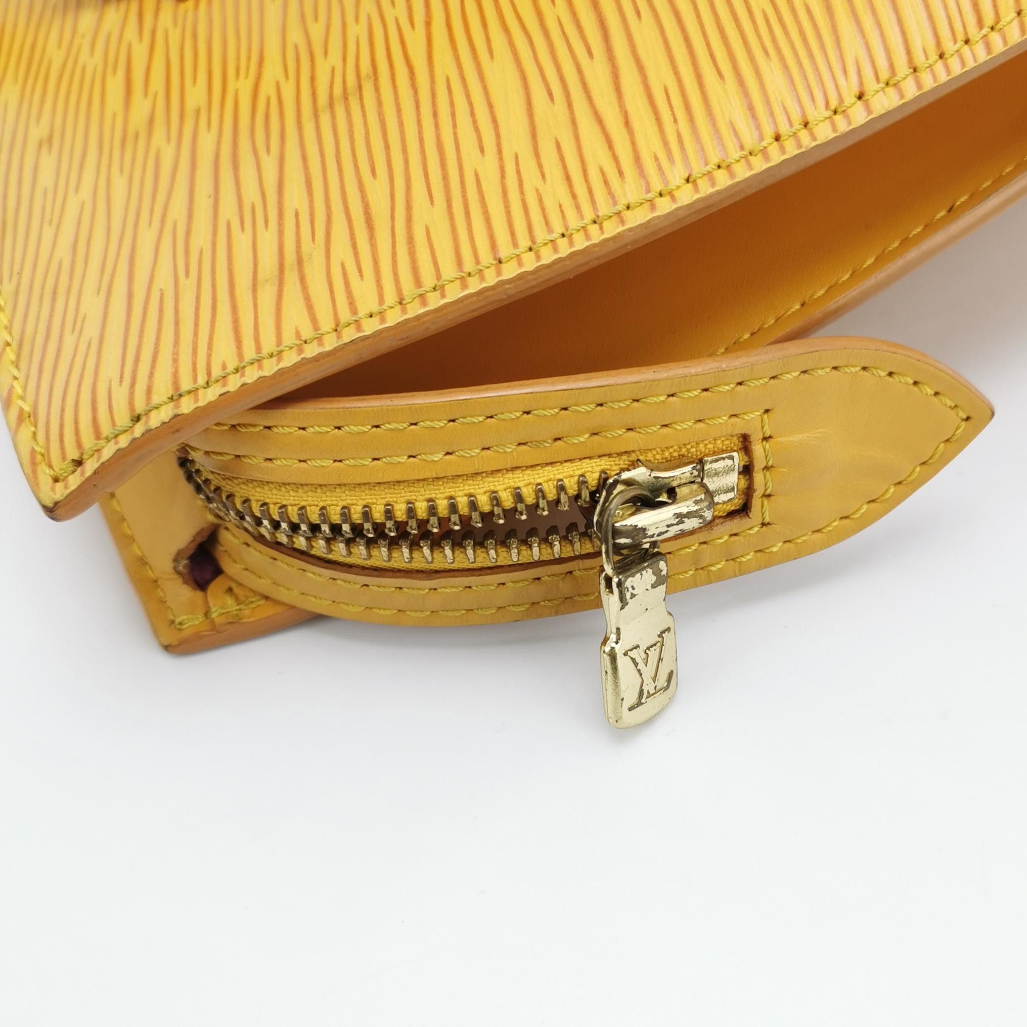 Louis Vuitton Louis Vuitton (LV) Saint Jacques leather solid color water Size ONE SIZE - 3 Thumbnail