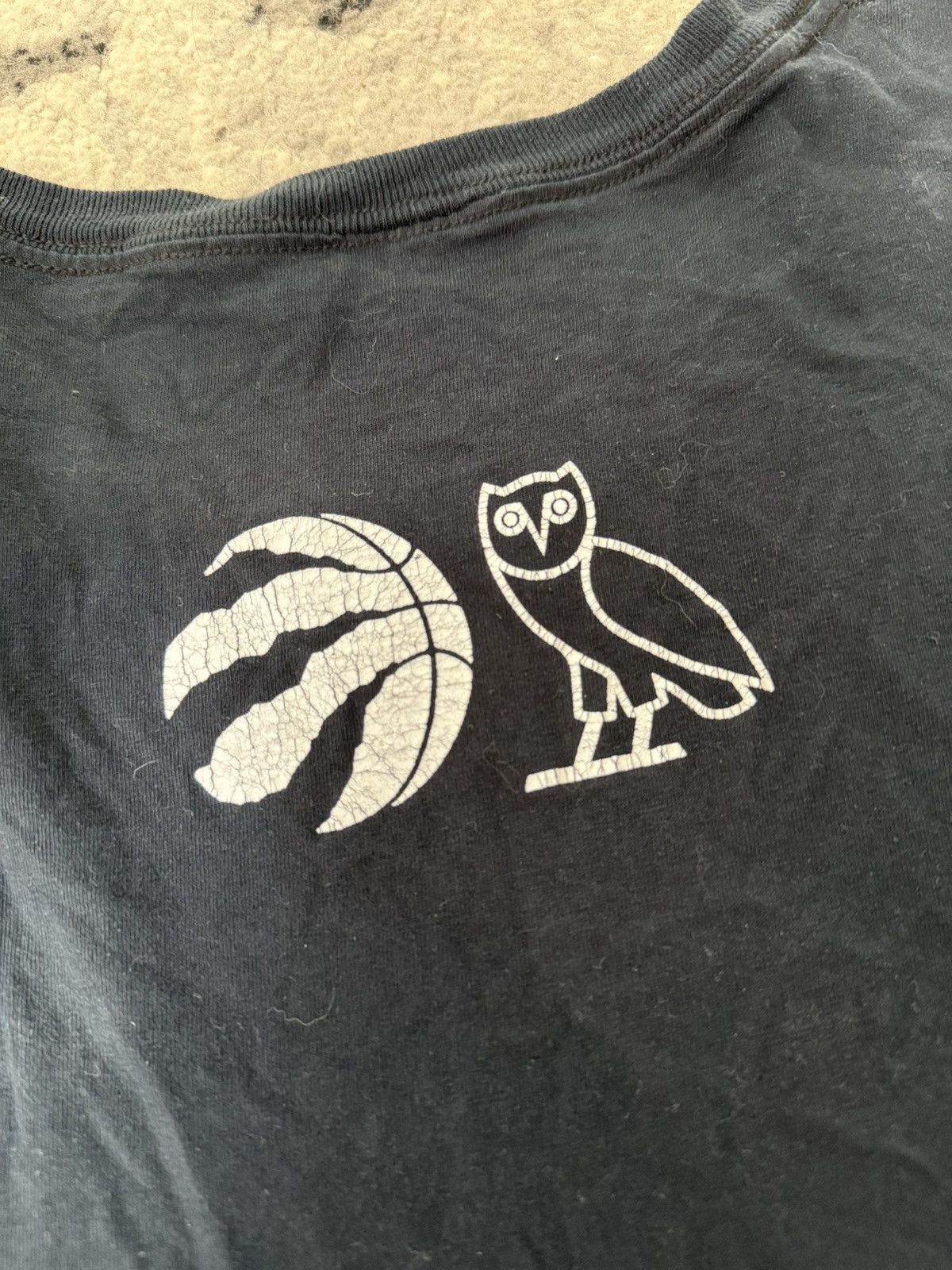 October's Very Own Ovo Drake x Toronto Raptors NBA Multi Logo LS T-Shirt Size US XL / EU 56 / 4 - 4 Thumbnail