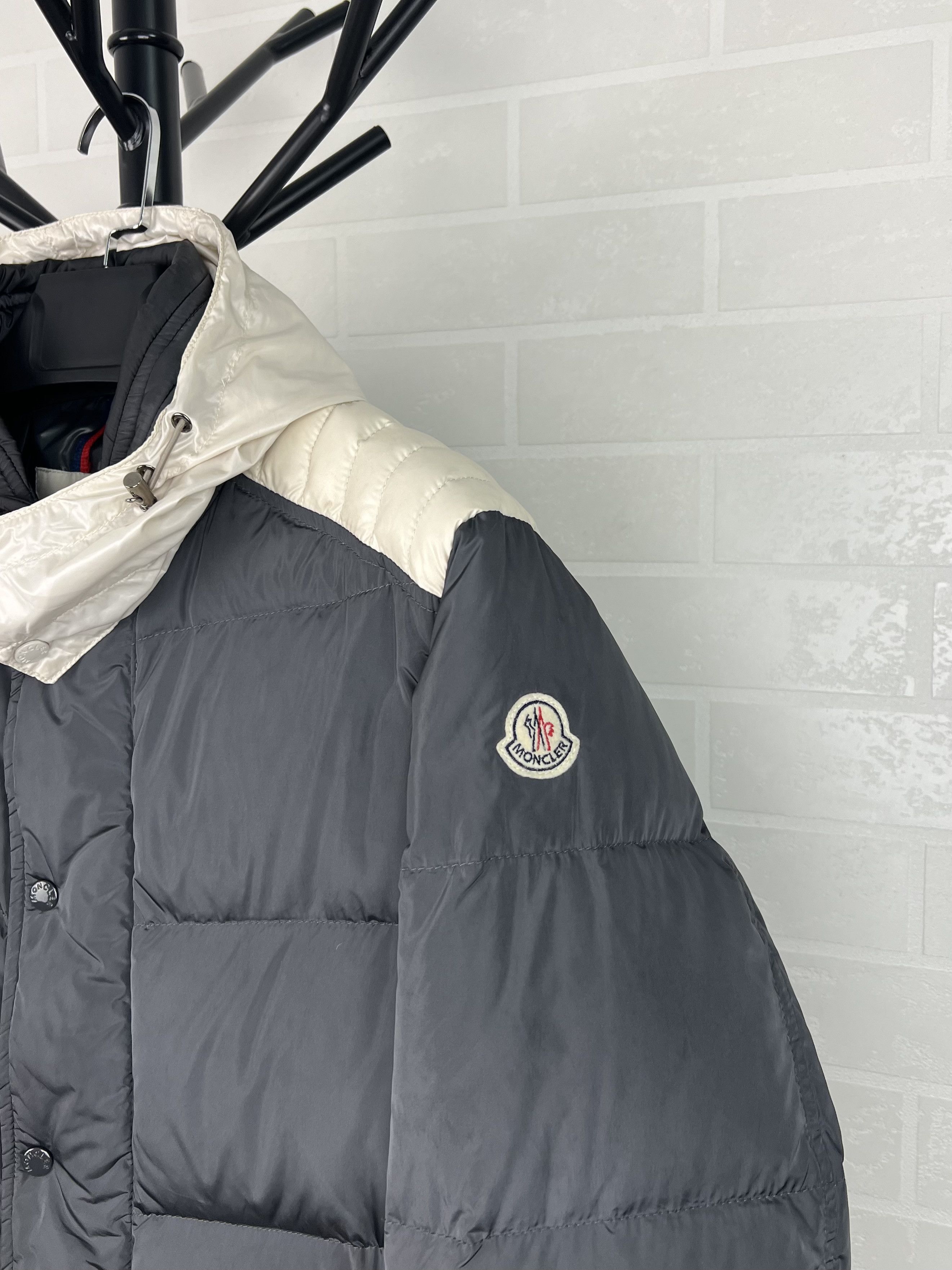 Moncler MONCLER Down Jacket Puffer AUSTIN GIUBBOTTO Patch Logo Gray Size US XL / EU 56 / 4 - 4 Thumbnail