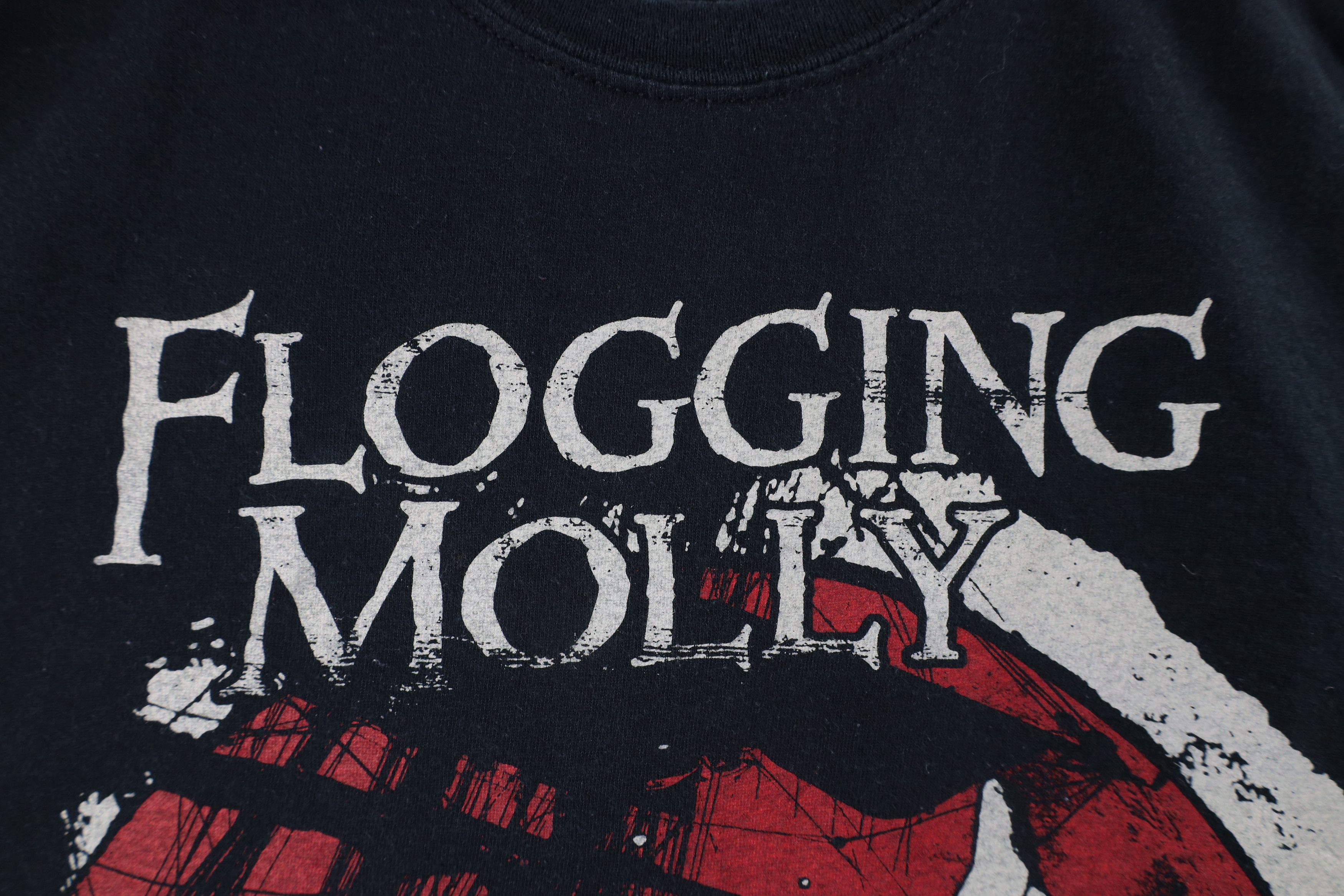 Vintage Vintage Y2K Spell Out Tour Flogging Molly Band T-Shirt Black Size US XL / EU 56 / 4 - 5 Thumbnail
