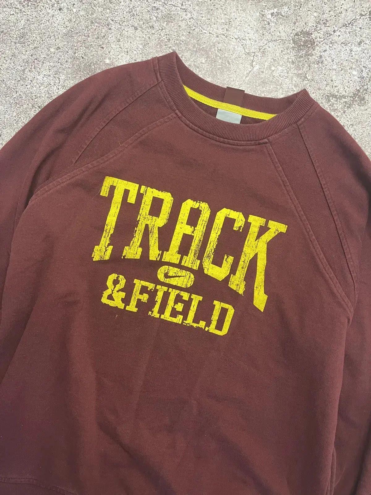Nike Vintage Nike Track & Field Sweatshirt Maroon Yellow Size L Size US M / EU 48-50 / 2 - 2 Thumbnail