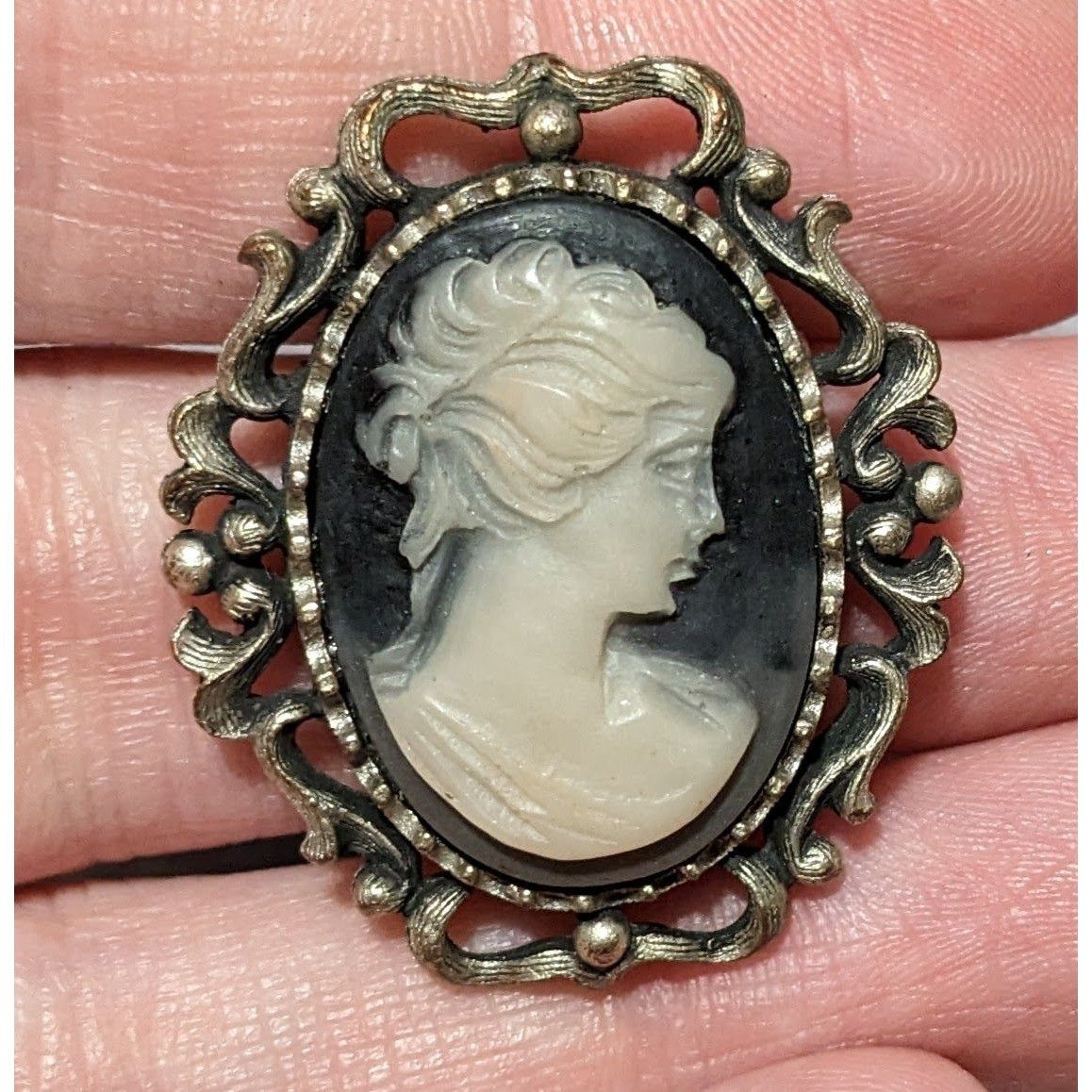Other Vintage Victorian Style Black And White Cameo Brooch Size ONE SIZE - 5 Thumbnail