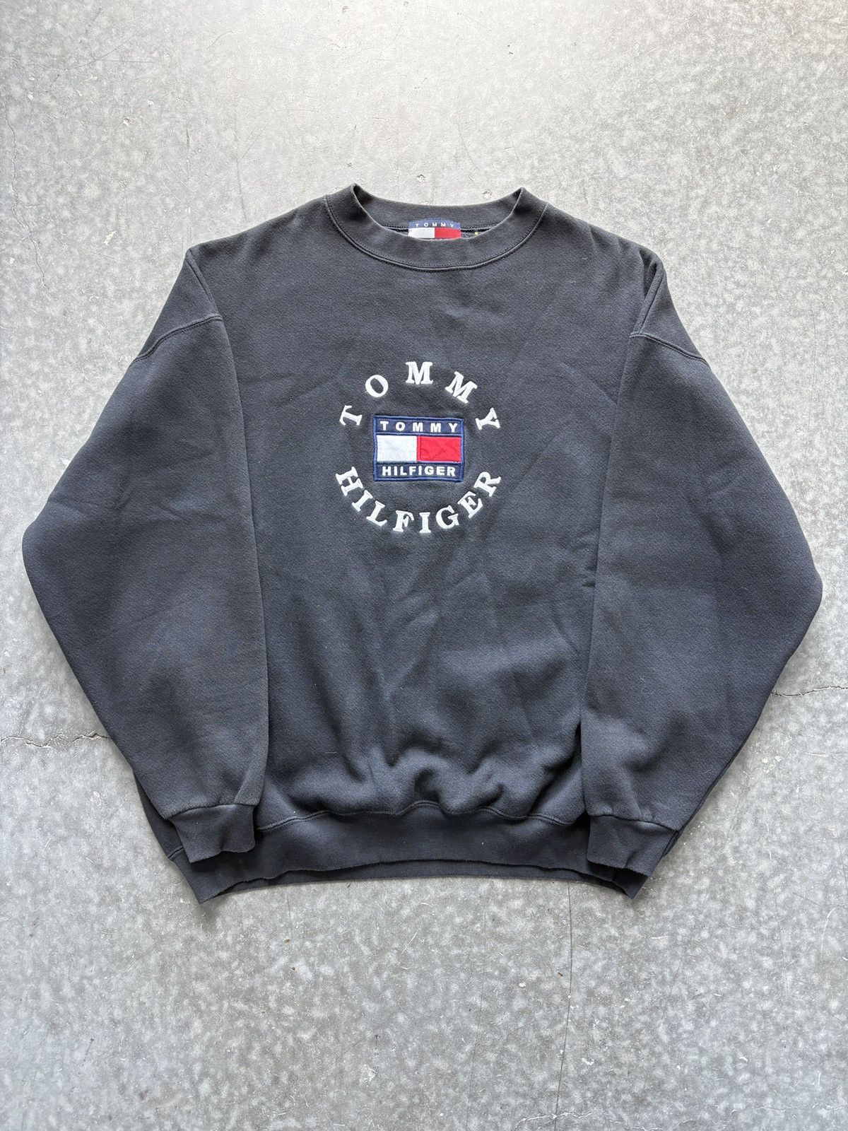 Tommy Hilfiger Vintage 90s Tommy Hilfiger Sweatshirt Oversized Embroidered Size US XXL / EU 58 / 5 - 1 Thumbnail