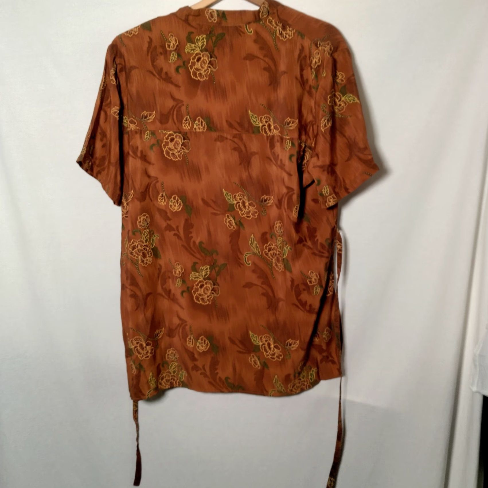 Vintage VINTAGE Momentum Blouse Plus Size 2X Brown Floral Button Tie Back Short Sleeve V Neck 90s Womens Size XXL / US 16-18 / IT 52-54 - 5 Thumbnail
