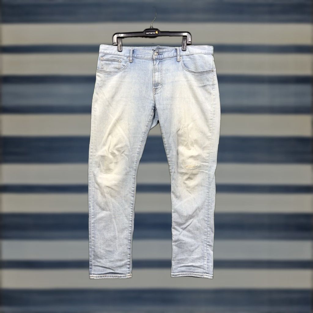 Uniqlo Uniqlo Jeans Mens 38 Relaxed Tapered Fit Blue Denim Light Wash 5-Pocket USA Logo Cowboy USA 1950s? Size US 38 / EU 54 - 1 Thumbnail