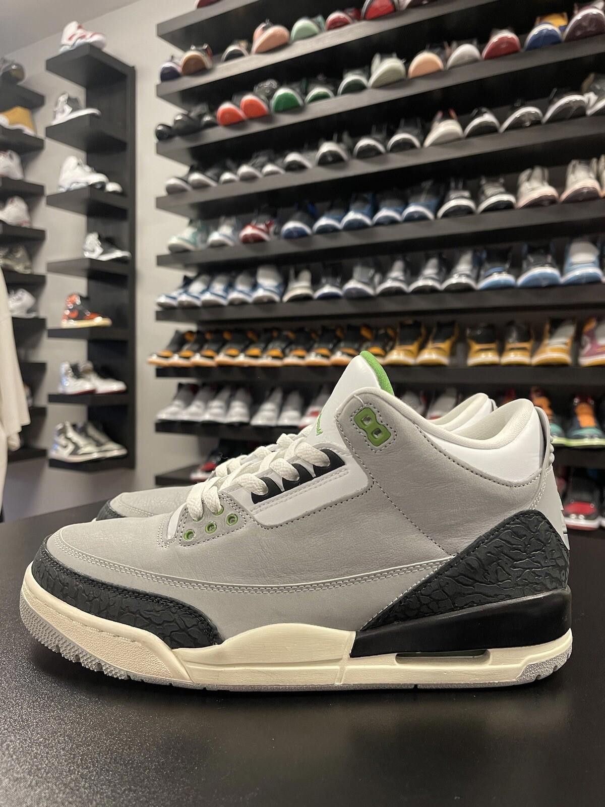 Jordan Brand Size 10 - Nike Air Jordan 3 Retro Chlorophyll 136064-006 OG Size US 10 / EU 43 - 1 Thumbnail