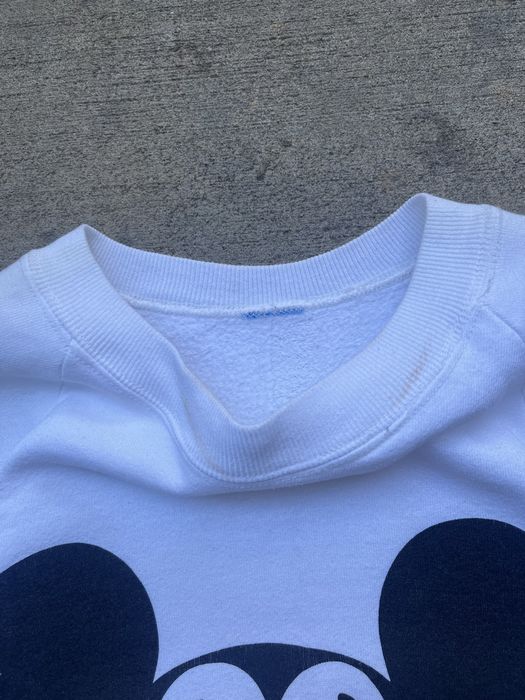 Vintage 1980'S Fruit of the Loom Mickey Mouse character sweatshirt, made in the USA, size L, men's cotton white type Vintage Second Hand