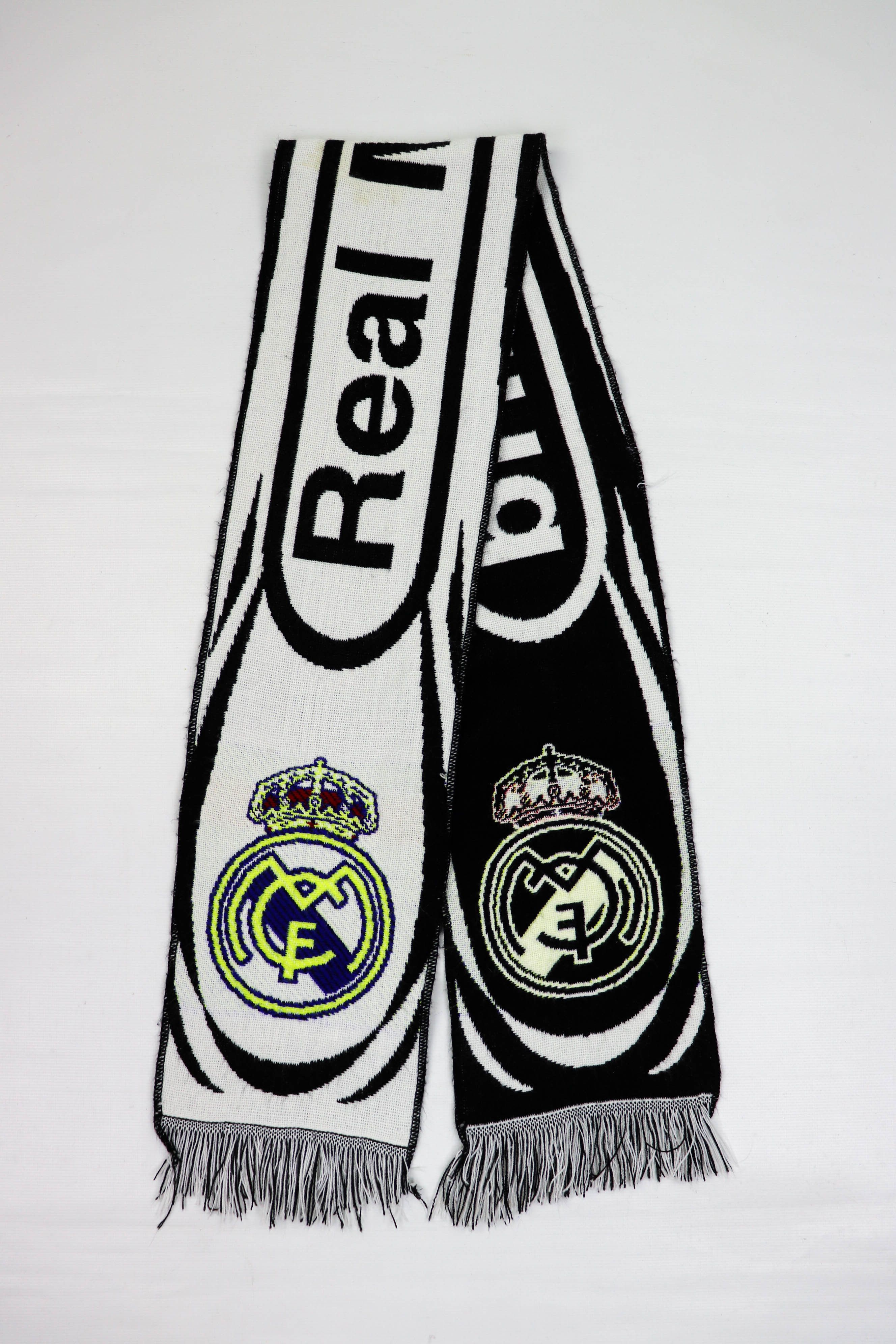 Vintage Draps Vintage FC Real Madrid Acrylic Soccer Scarf Size ONE SIZE - 1 Thumbnail