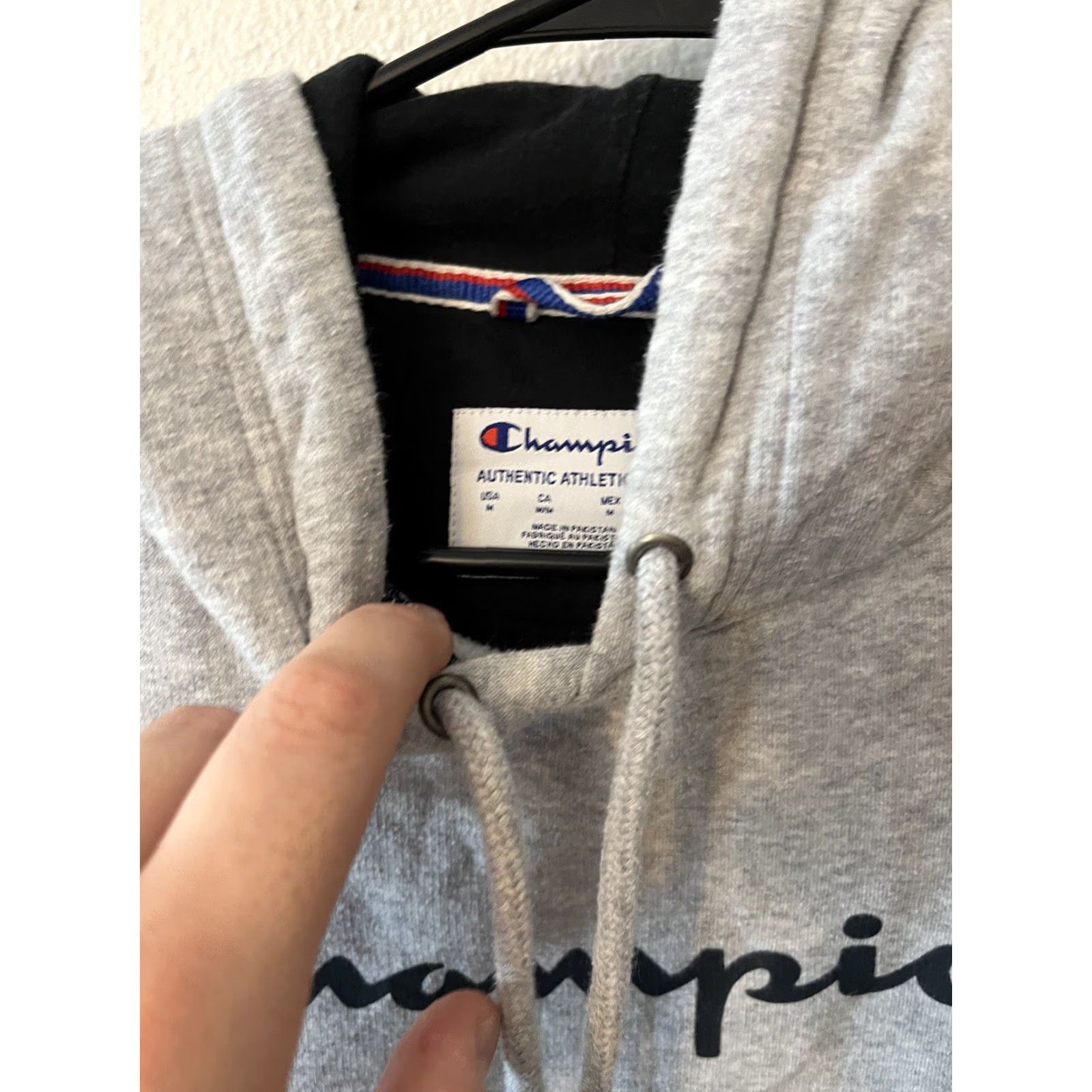 Champion VINTAGE Champion Hoodie Mens Size Medium Gray Logo Pullover Hooded Fleece Activewear Size US M / EU 48-50 / 2 - 3 Thumbnail