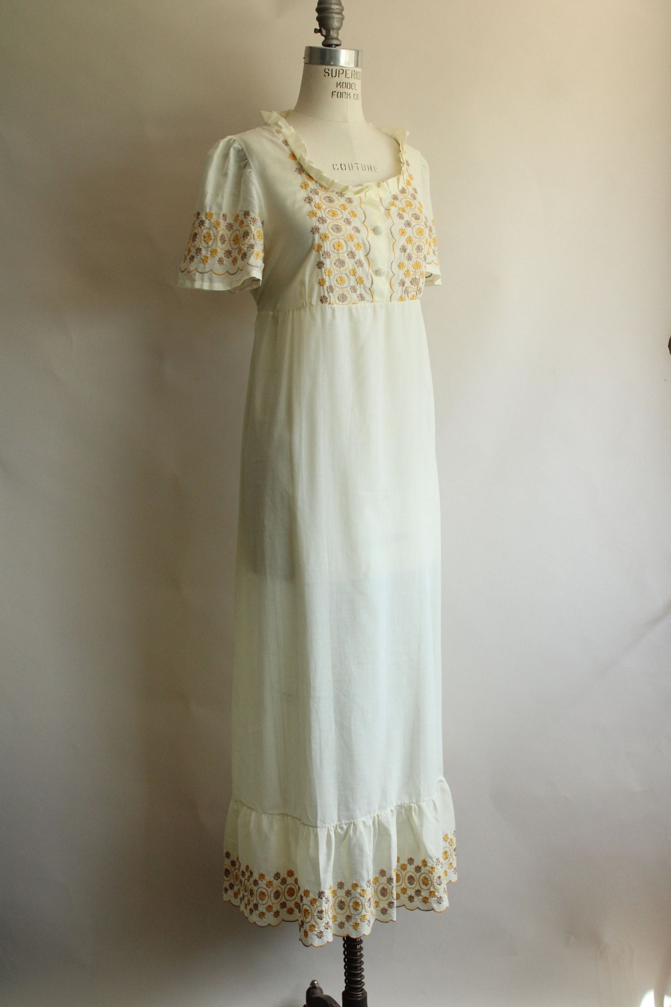Vintage Vintage 1970s Dress, Yellow Embroidered Boho Maxidress with Size S / US 4 / IT 40 - 6 Thumbnail