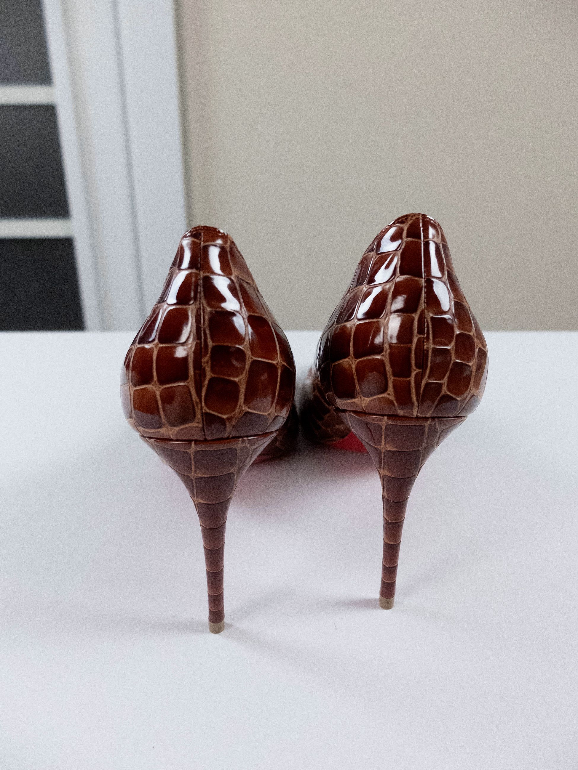 Christian Louboutin CHRISTIAN LOUBOUTIN Kate brown alligator embossed pumps 11 Size US 11 / IT 41 - 8 Thumbnail