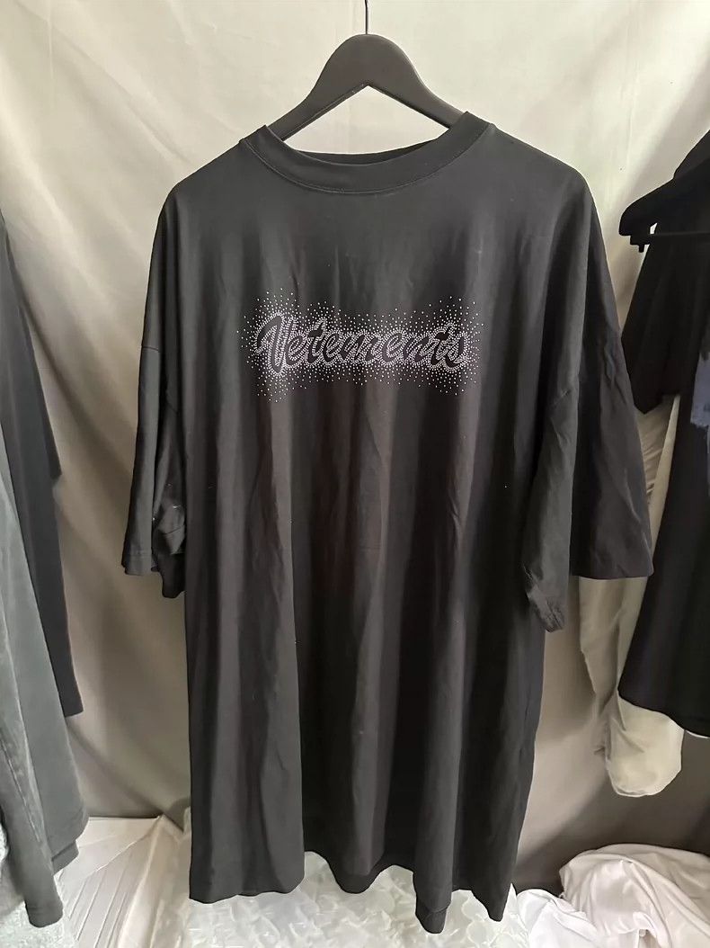 Vetements Vetements Logo Rhinestone Short Sleeve T-shirt-yf Size US S / EU 44-46 / 1 - 1 Thumbnail