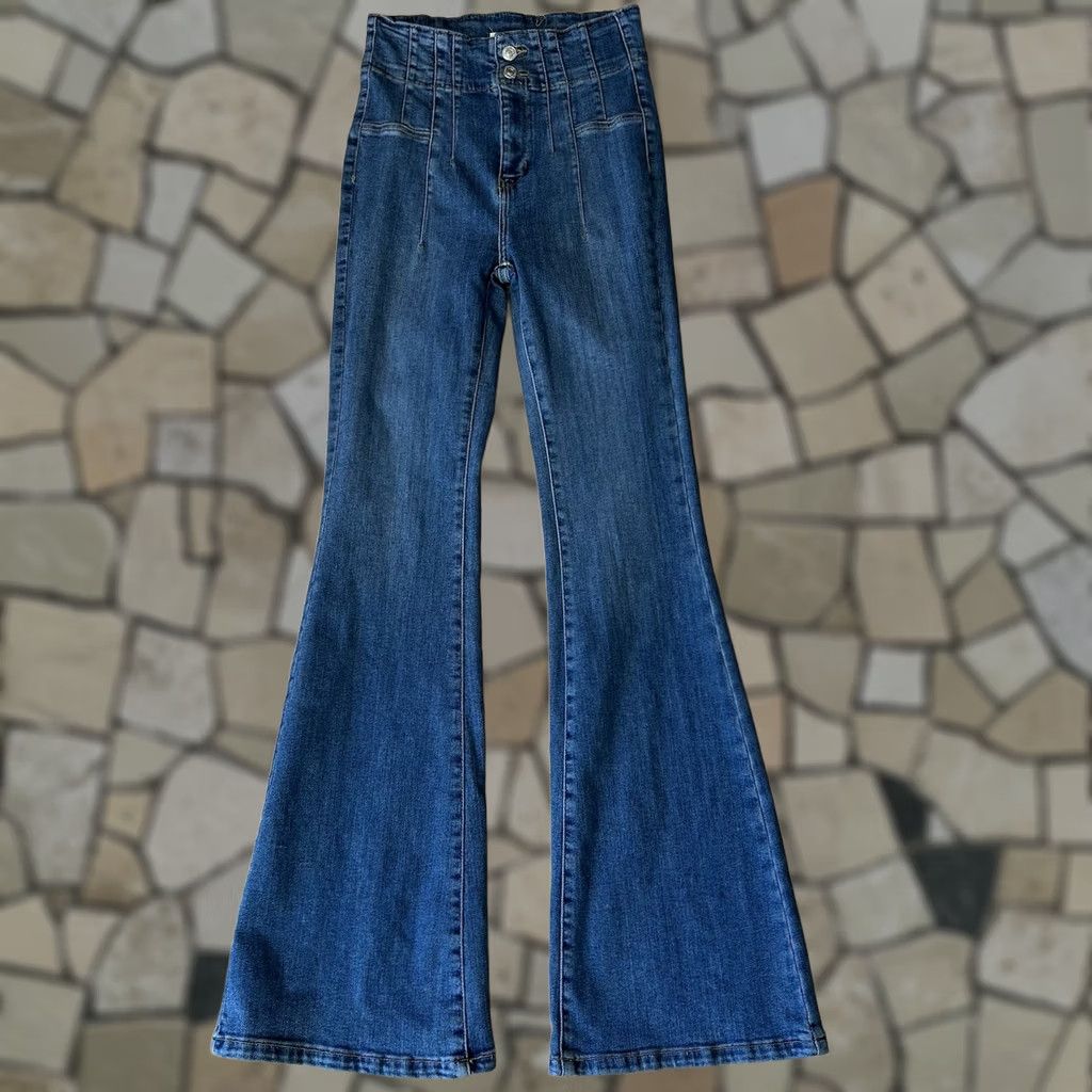 Free People Free People x We The Free Jayde Flare Denim Blue Jeans Women’s 26 Regular 5-Pocket Rise 11.5 Inseam 32 Inseam Java? Size 26" / US 2 / IT 38 - 1 Thumbnail