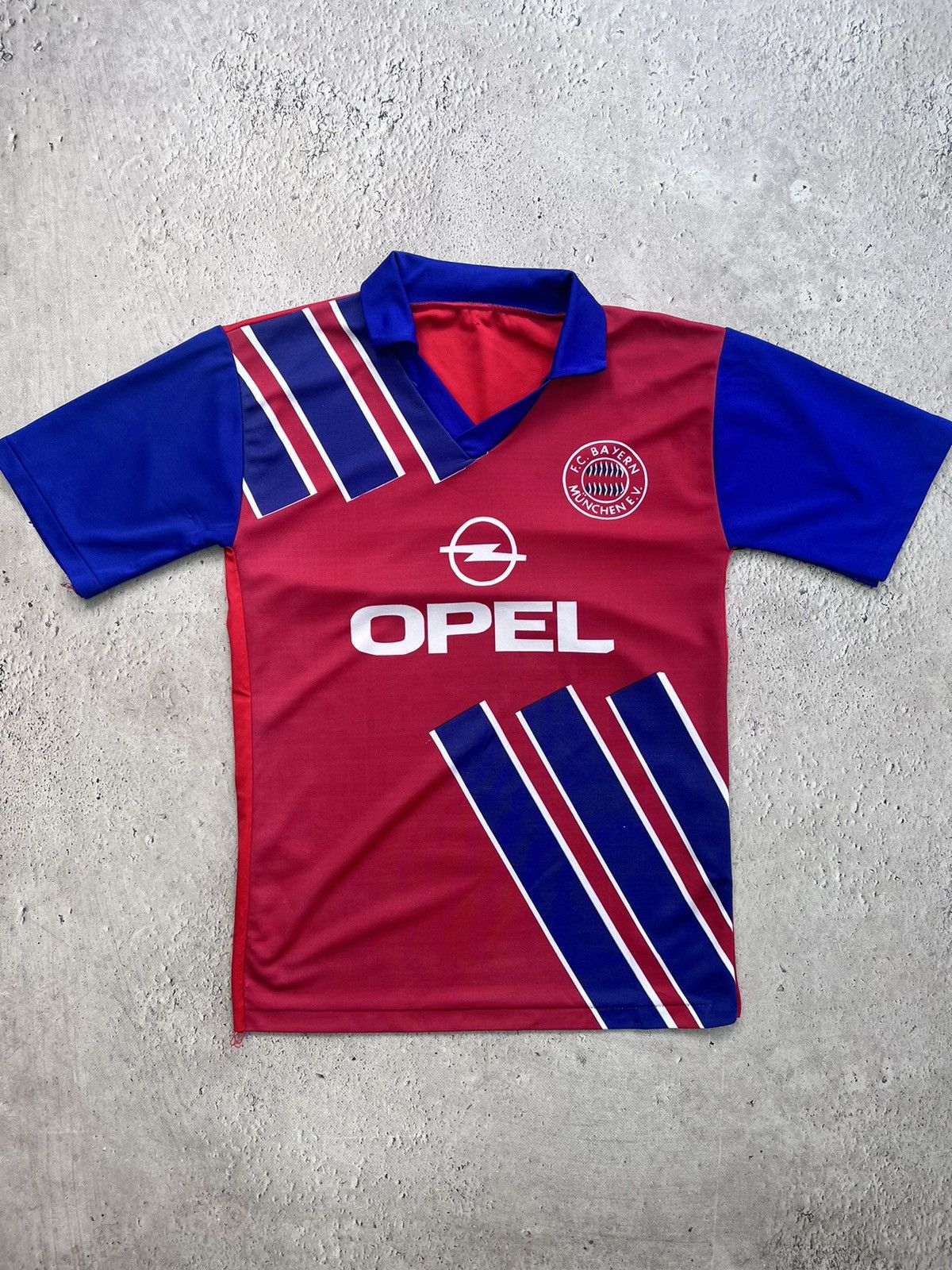 Vintage 90s Adidas FC Bayern Munchen Opel T-shirt