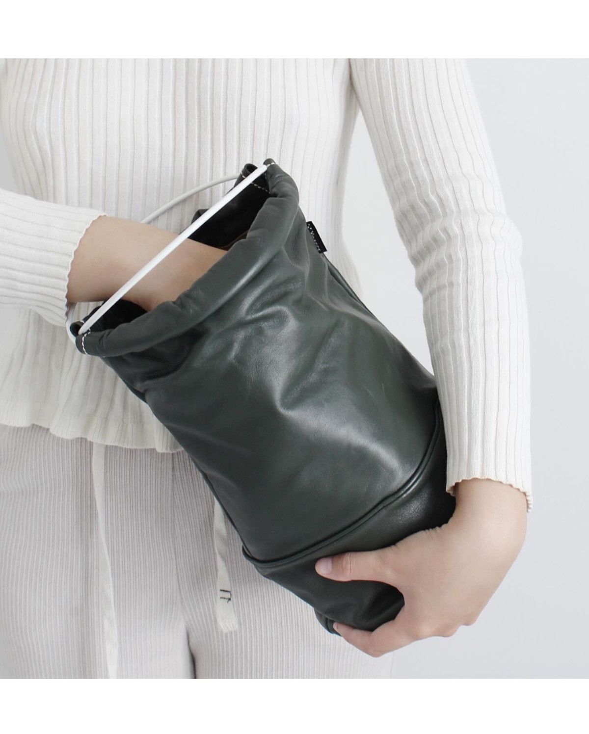 Yohji Yamamoto 2000S Y'SACCS CYLINDRICAL LEATHER BUCKET BAG Size ONE SIZE - 2 Thumbnail