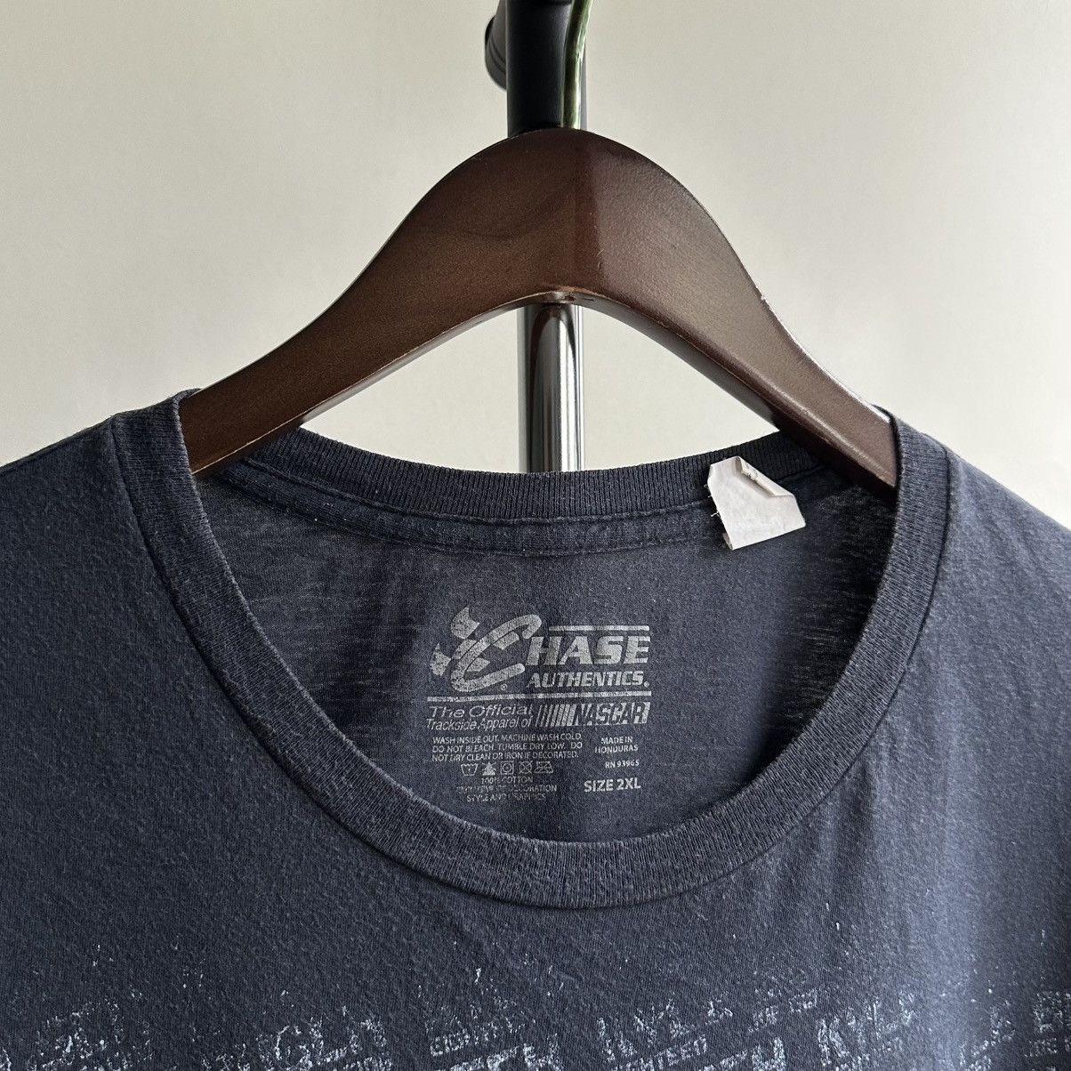 Chase Authentics × NASCAR VINTAGE NASCAR KYLE BUSCH #18 M&M RACING TEE Size US XXL / EU 58 / 5 - 6 Thumbnail