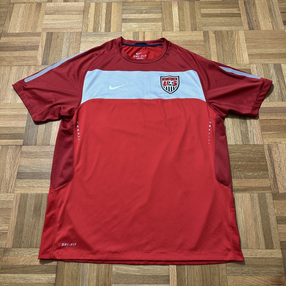 Nike United States soccer training top Size US L / EU 52-54 / 3 - 1 Thumbnail