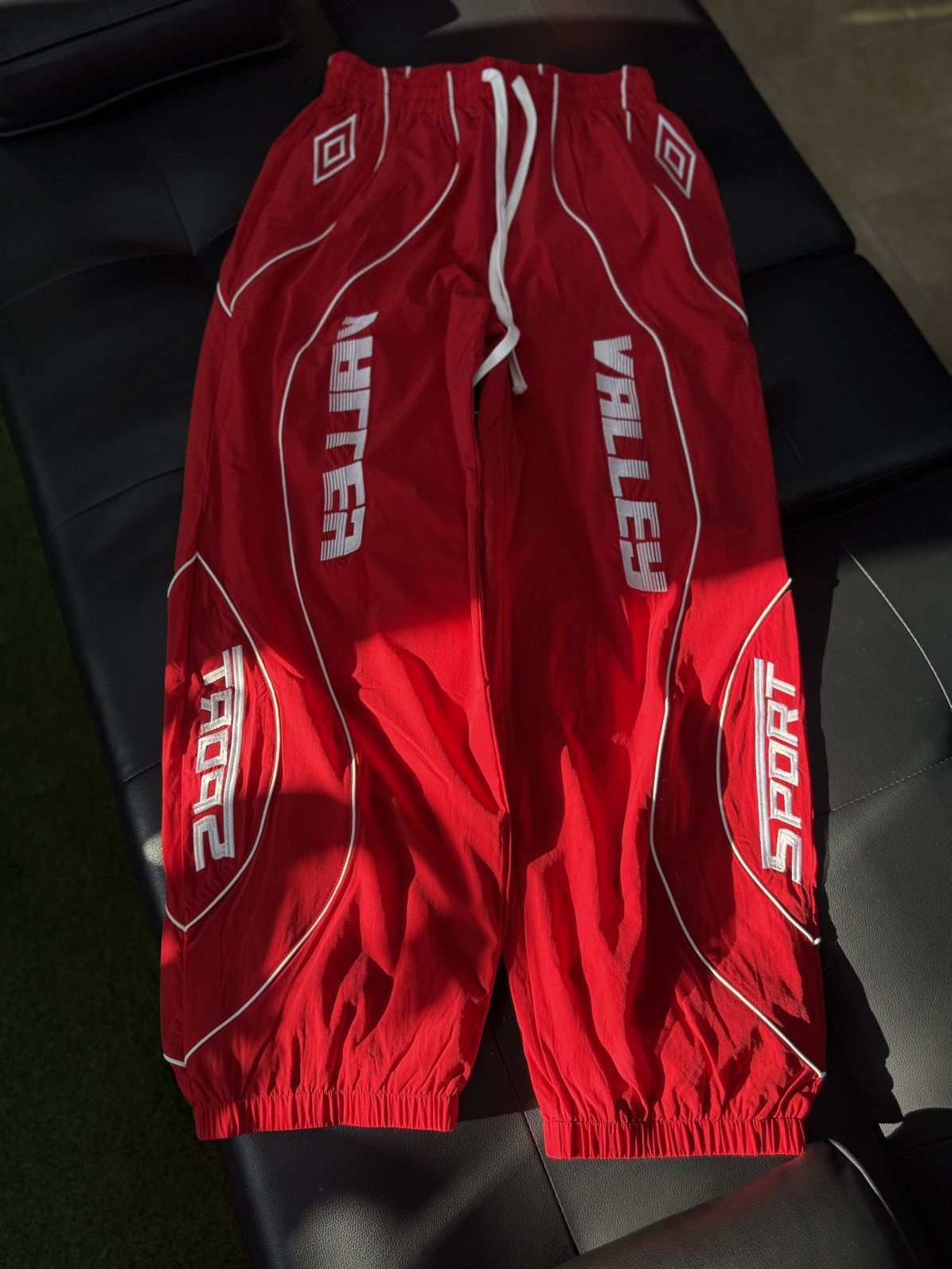 Vale Valley Red Baggy Shorts Brand New Size Small (NEW) Size US 30 / EU 46 - 1 Thumbnail