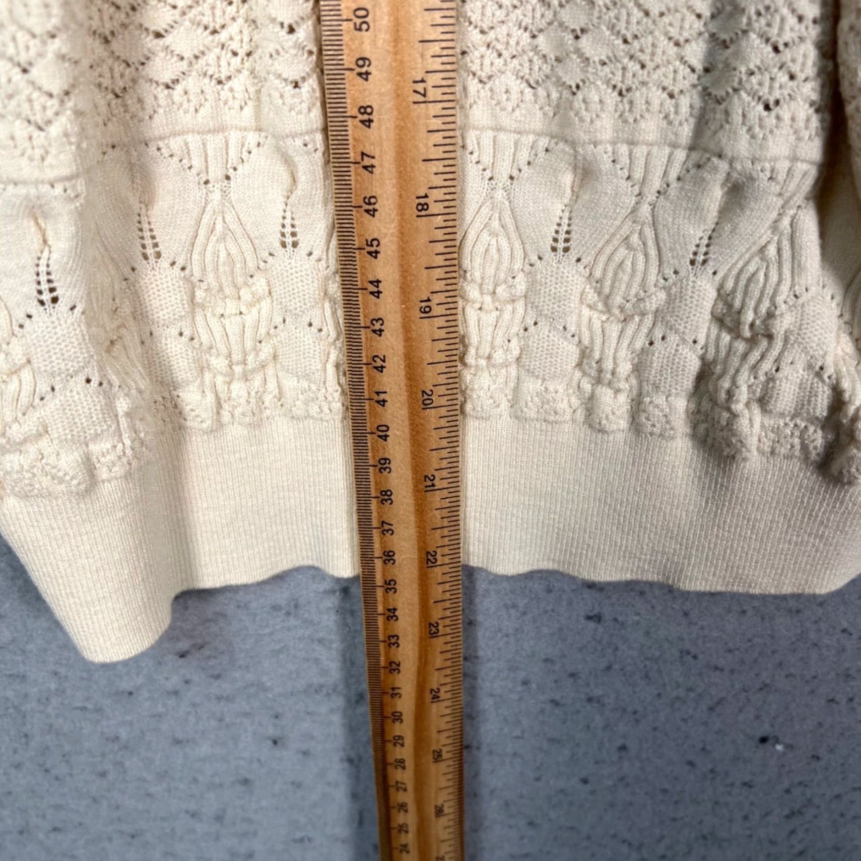 Vintage WHO WHAT WEAR Women's XS Cream Sleeveless Knit Top Ruffle Trim Lace Detail Mock Neck Casual Blouse Womens XS Cream Knit Top 90s? Size XS / US 0-2 / IT 36-38 - 6 Thumbnail