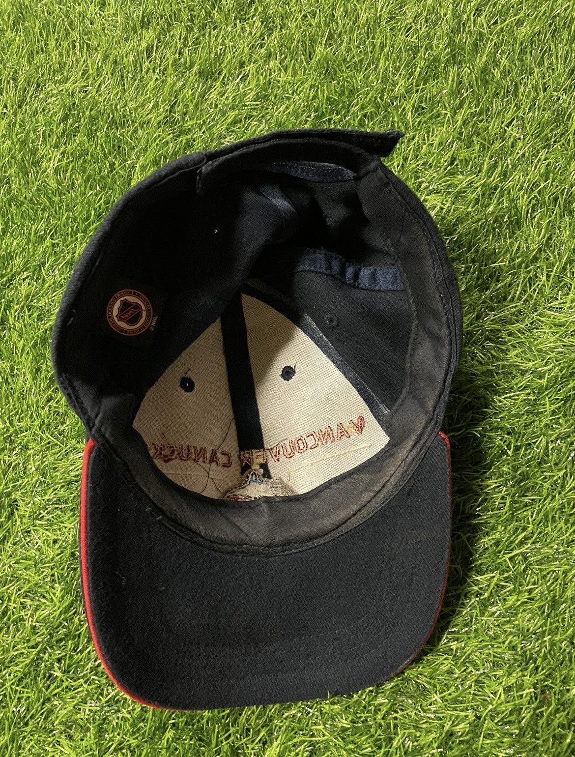 NHL Vancouver Canucks Nhl Hat Size ONE SIZE - 5 Thumbnail