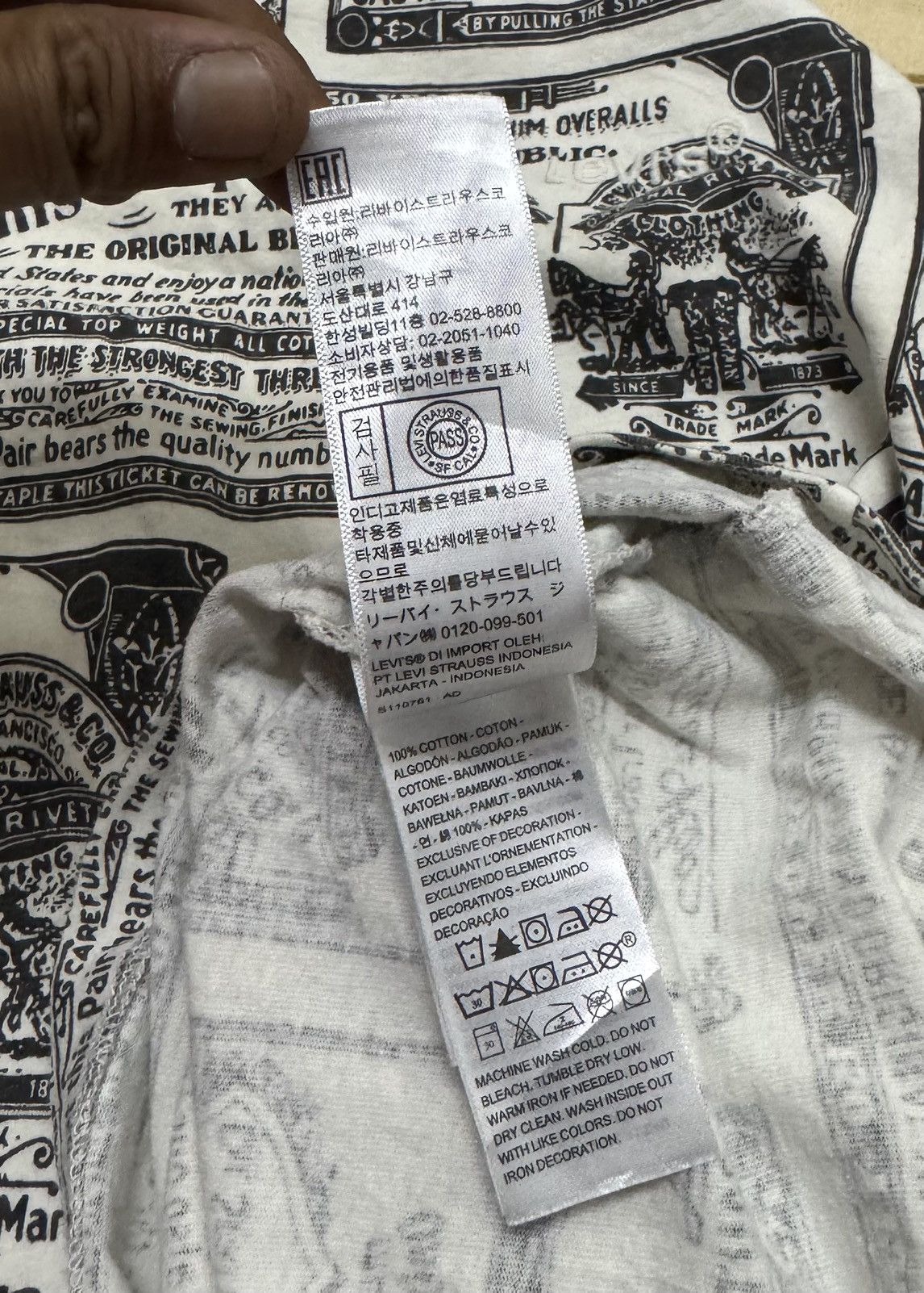 Rare LEVIS Fullprint Tee