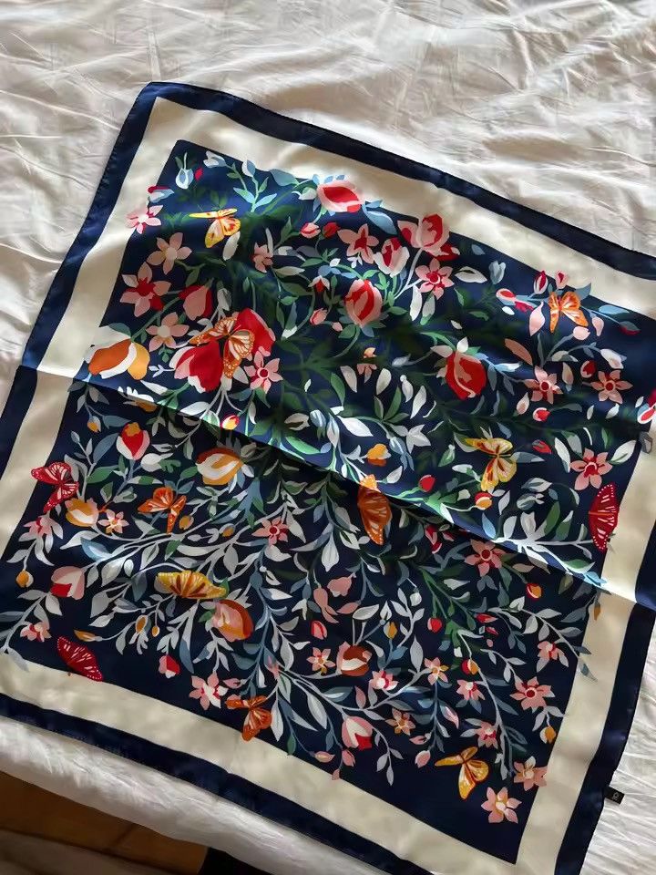 Japanese Brand ✨Elegant Bandana Square Scarf Silky Satin Print Leop Size ONE SIZE - 2 Thumbnail