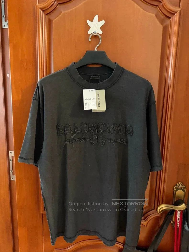 Balenciaga Balenciaga 2025 Distressed Fringe Logo Tee. Size US M / EU 48-50 / 2 - 1 Thumbnail
