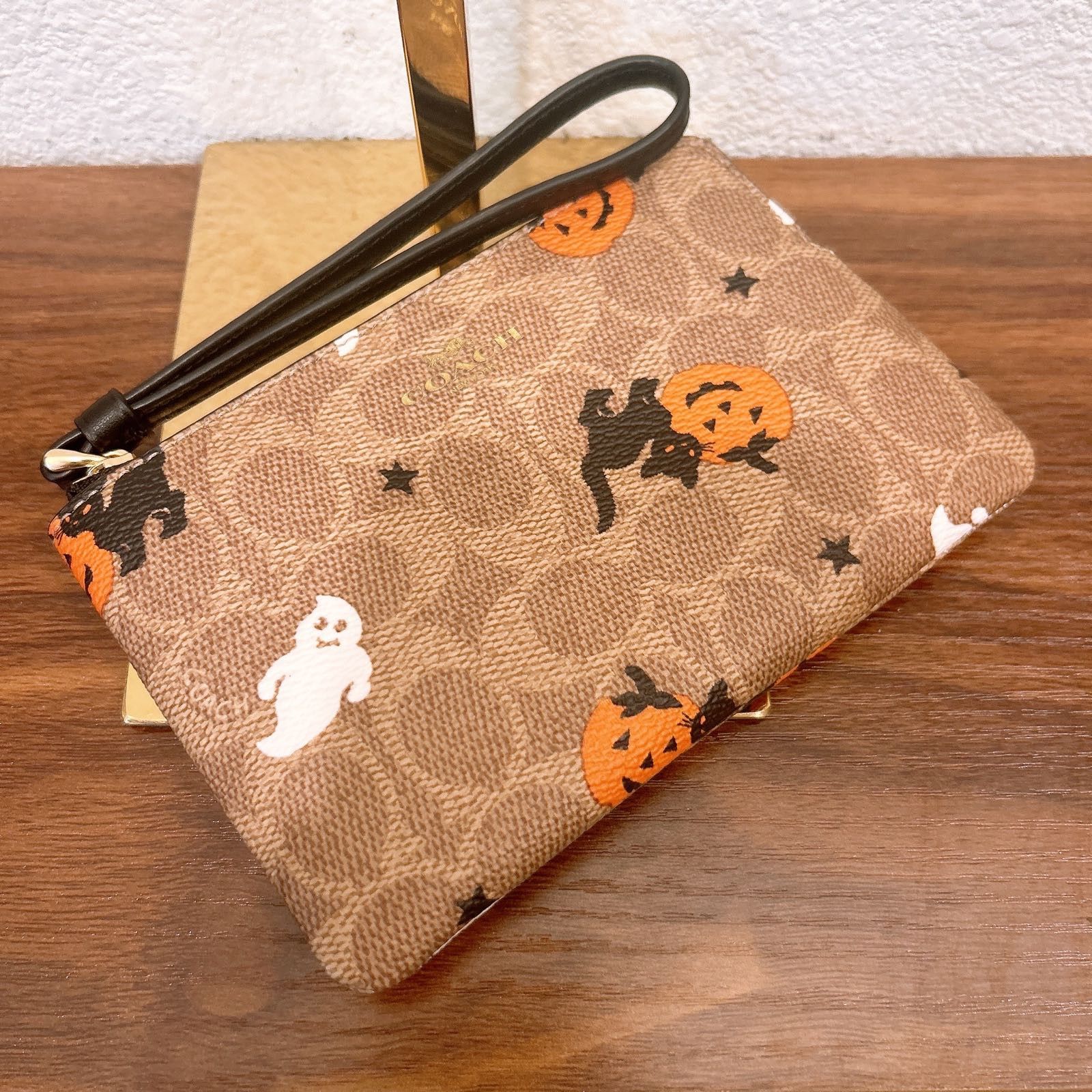 Deals NWT COACH SIGNATURE HALLOWEEN ZIP WRISTLET