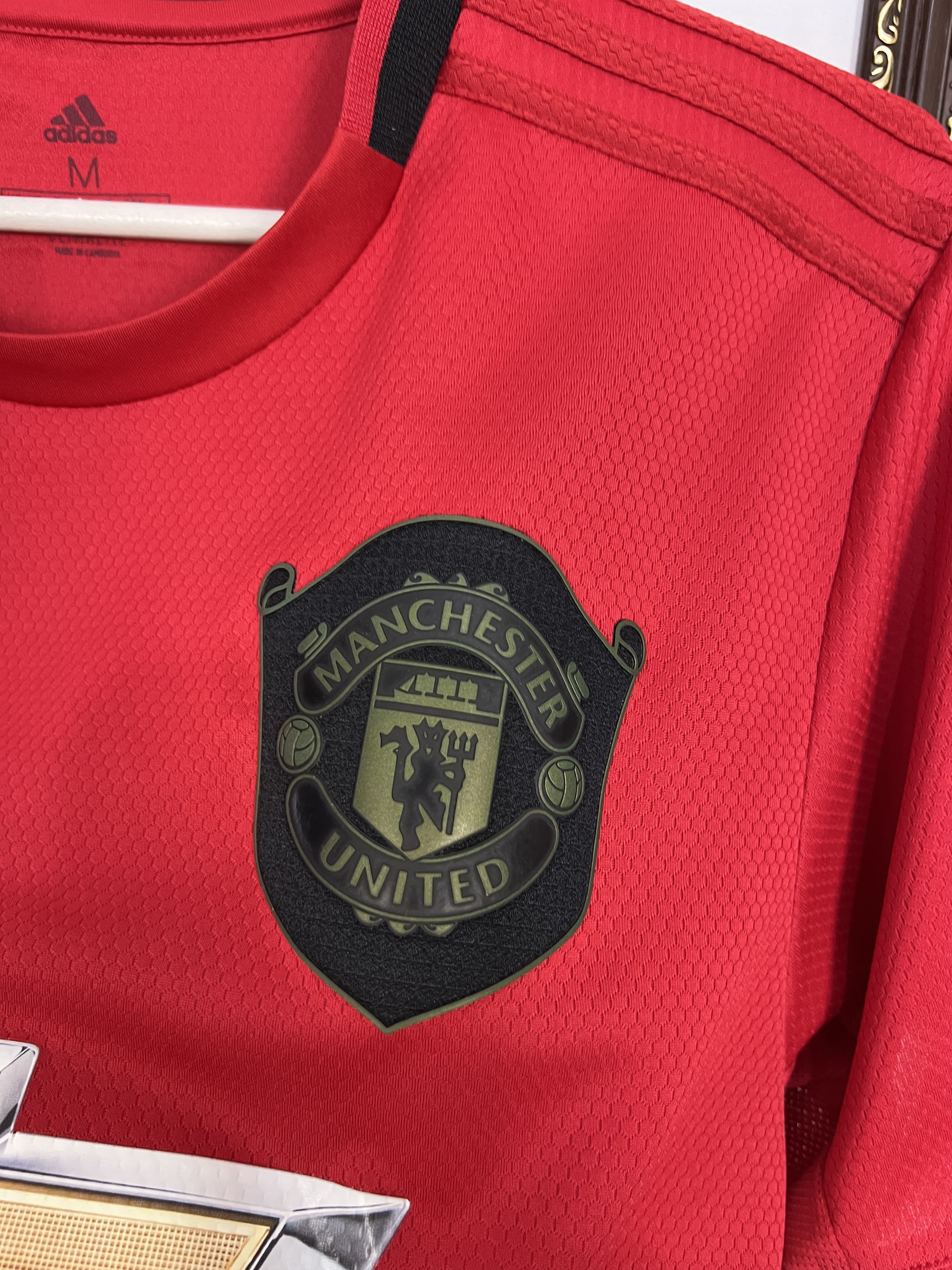 Adidas Manchester United Home football shirt 2019 #5 Maguire Adidas Size US M / EU 48-50 / 2 - 8 Thumbnail