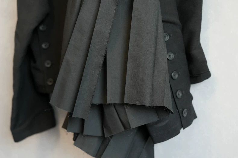 Yohji Yamamoto Yohji Yamamoto24 SS Show Pleated Embroidered Jacket 2503-Ne Size US L / EU 52-54 / 3 - 7 Thumbnail